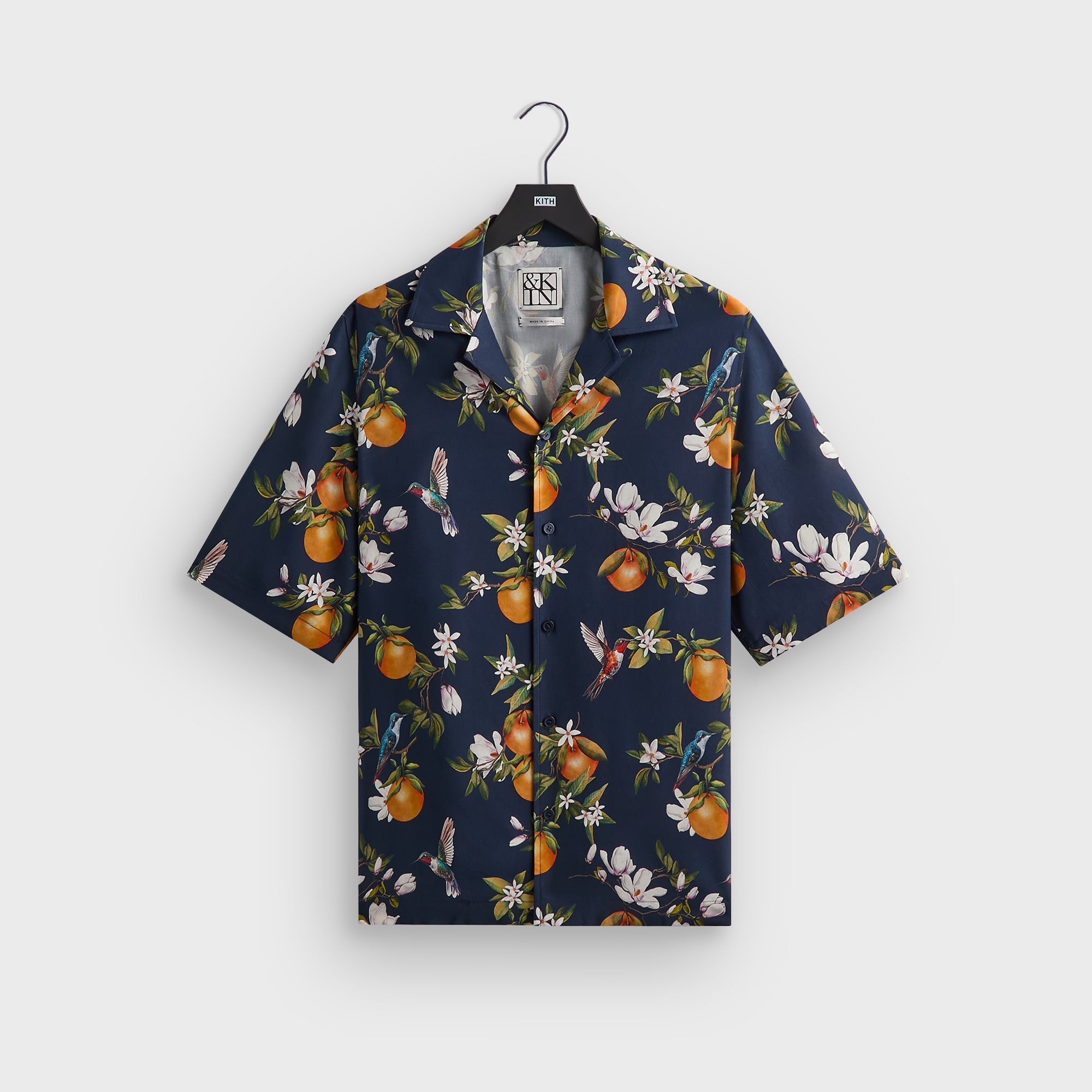 【KITH】シルクコットンThompson Camp Collarシャツ &Kin Citrus Garden Thompson Camp Collar Shirt - Nocturnal – Kith Japan