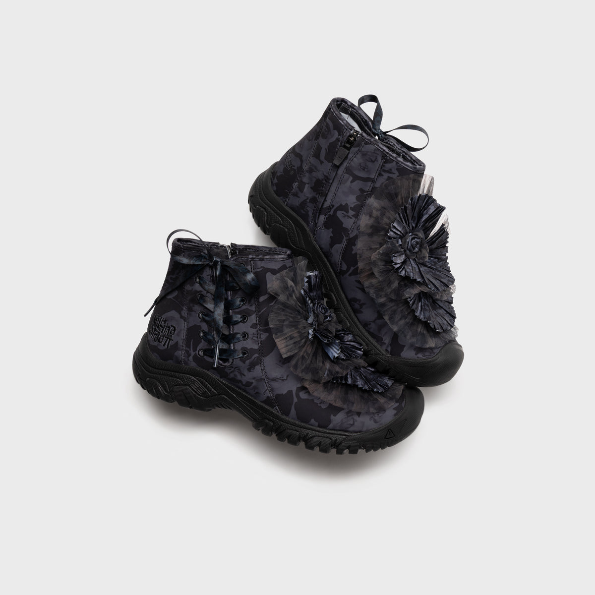 Keen × Collina Strada WMNS Targhee EXP - Black / Black