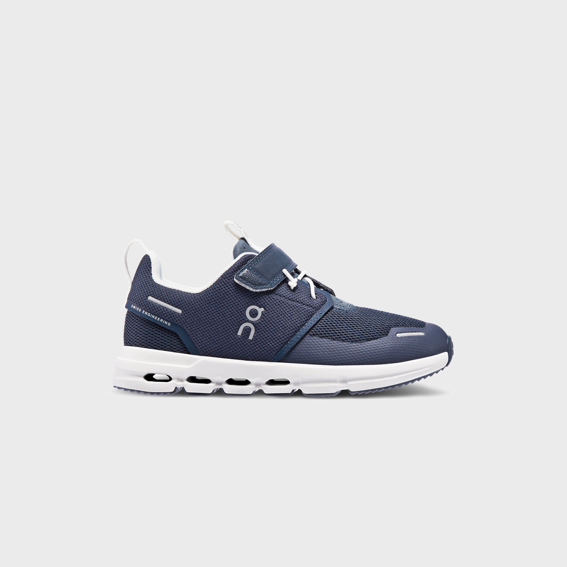 On Running Cloud Play - Navy