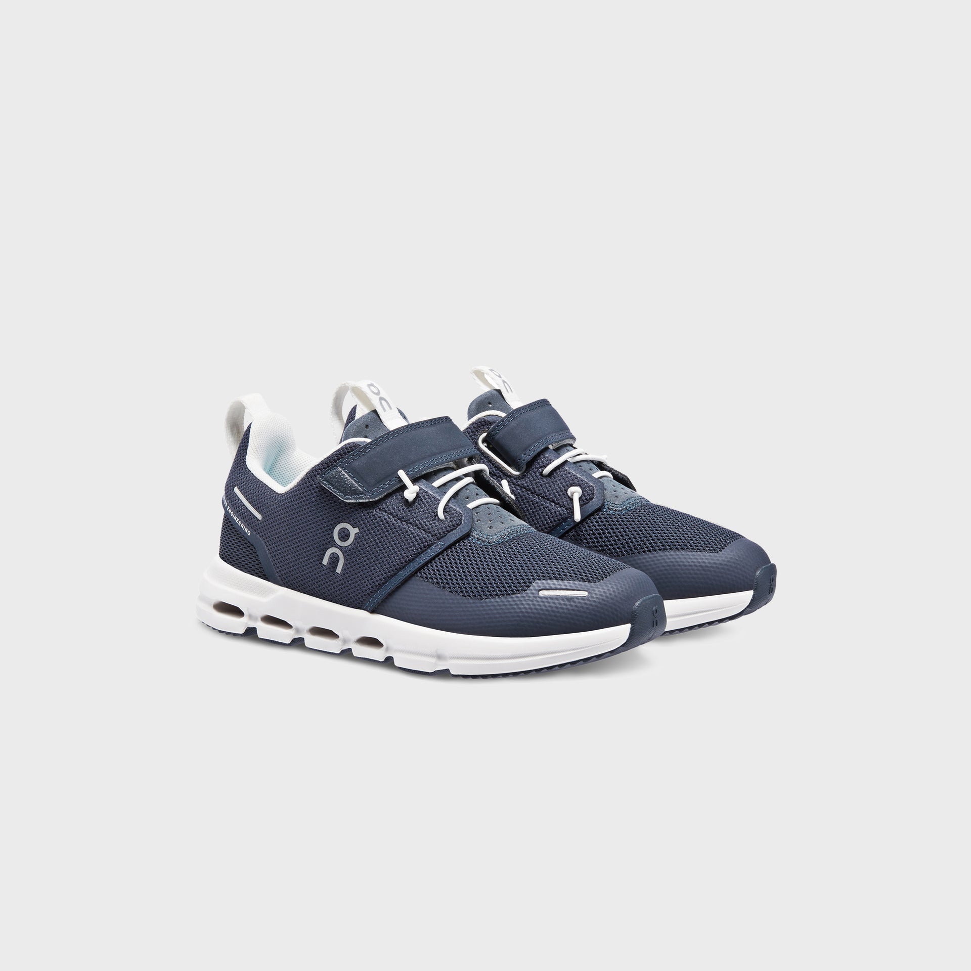 On Running Cloud Play - Navy