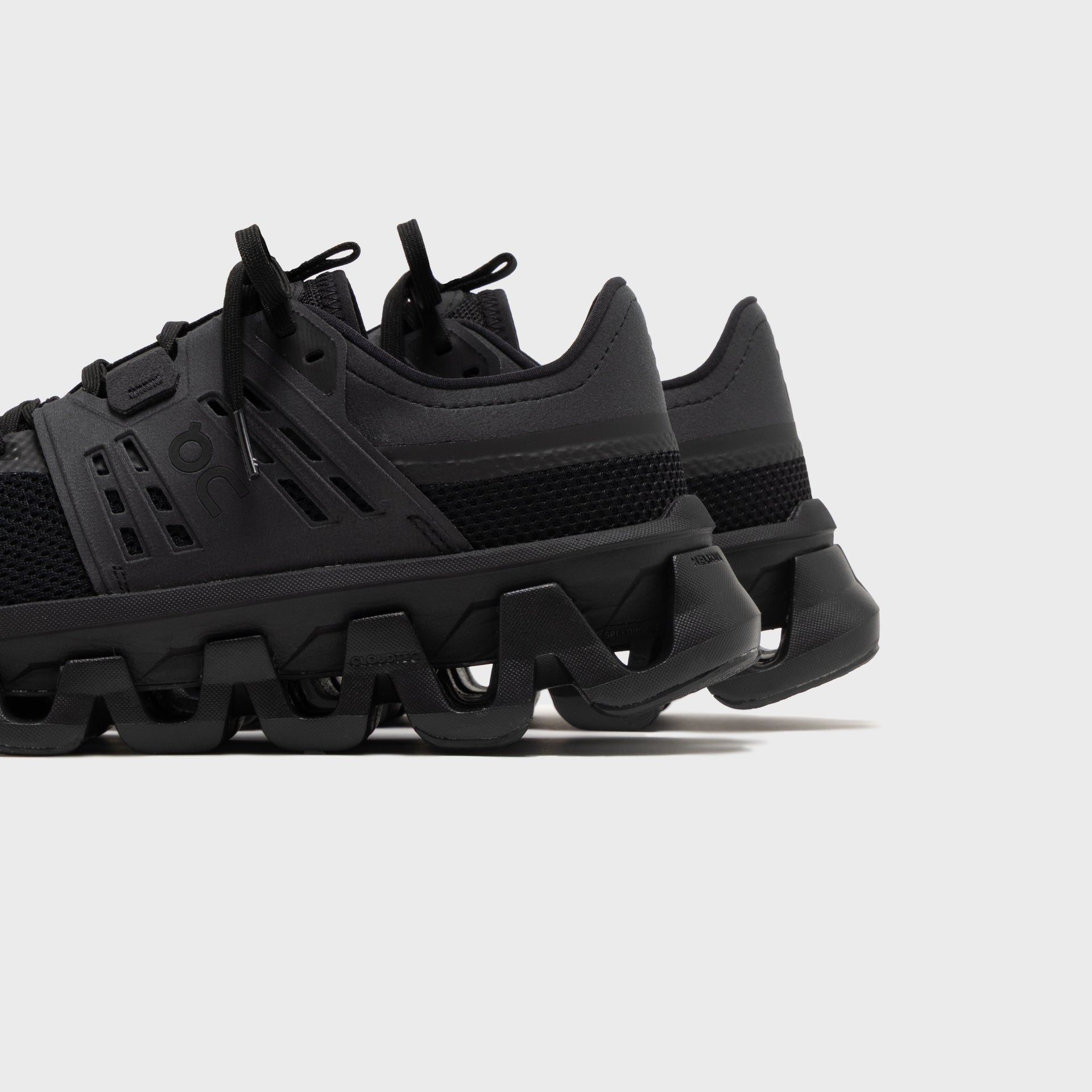 On Running Cloudswift Amp - Black / Black