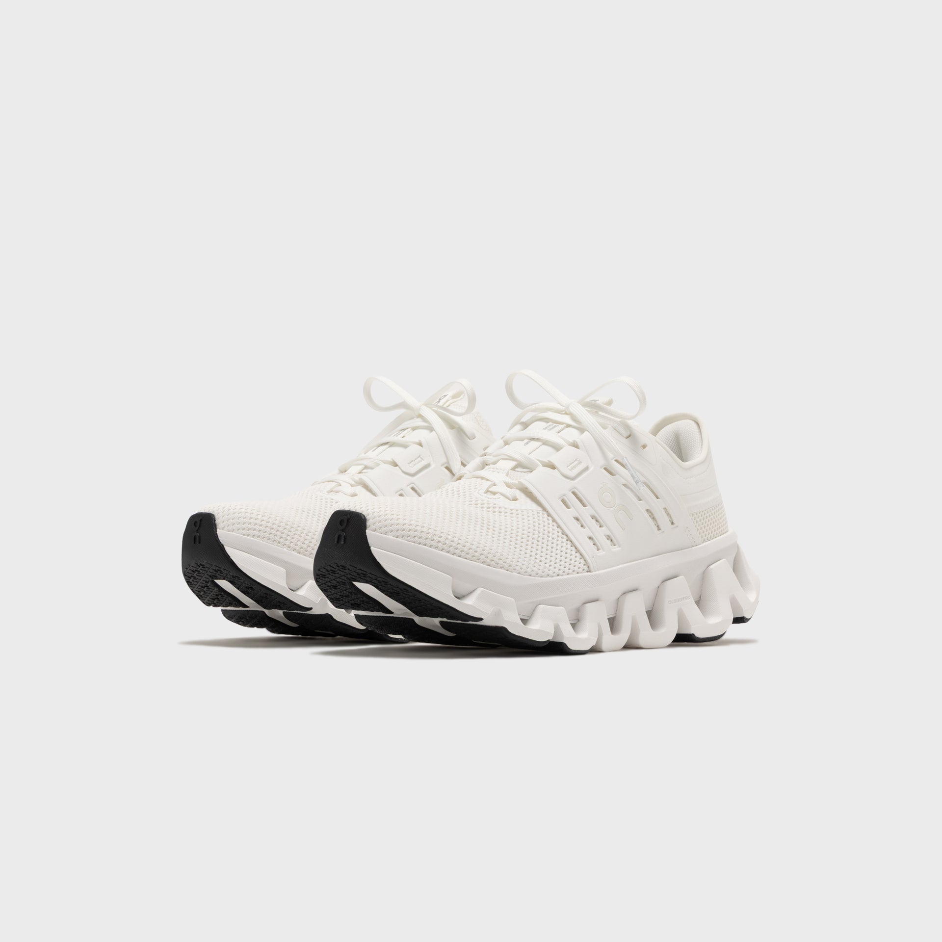 On Running Cloudswift Amp - White / White