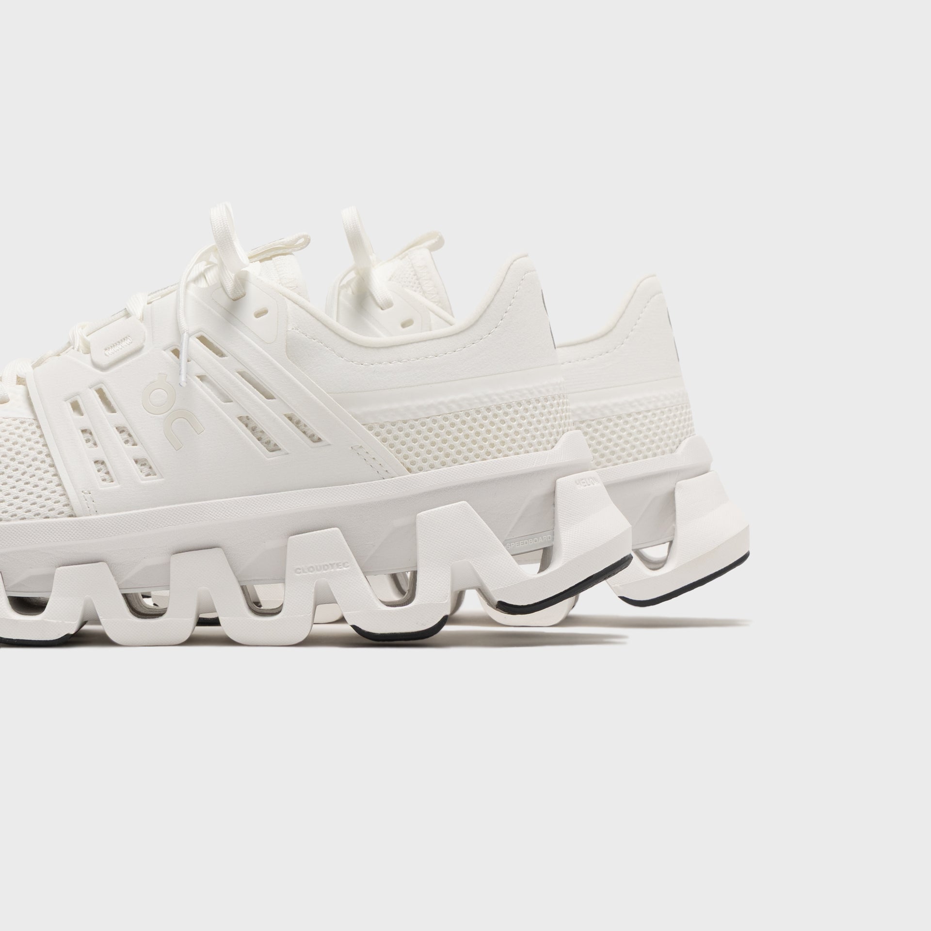 On Running Cloudswift Amp - White / White