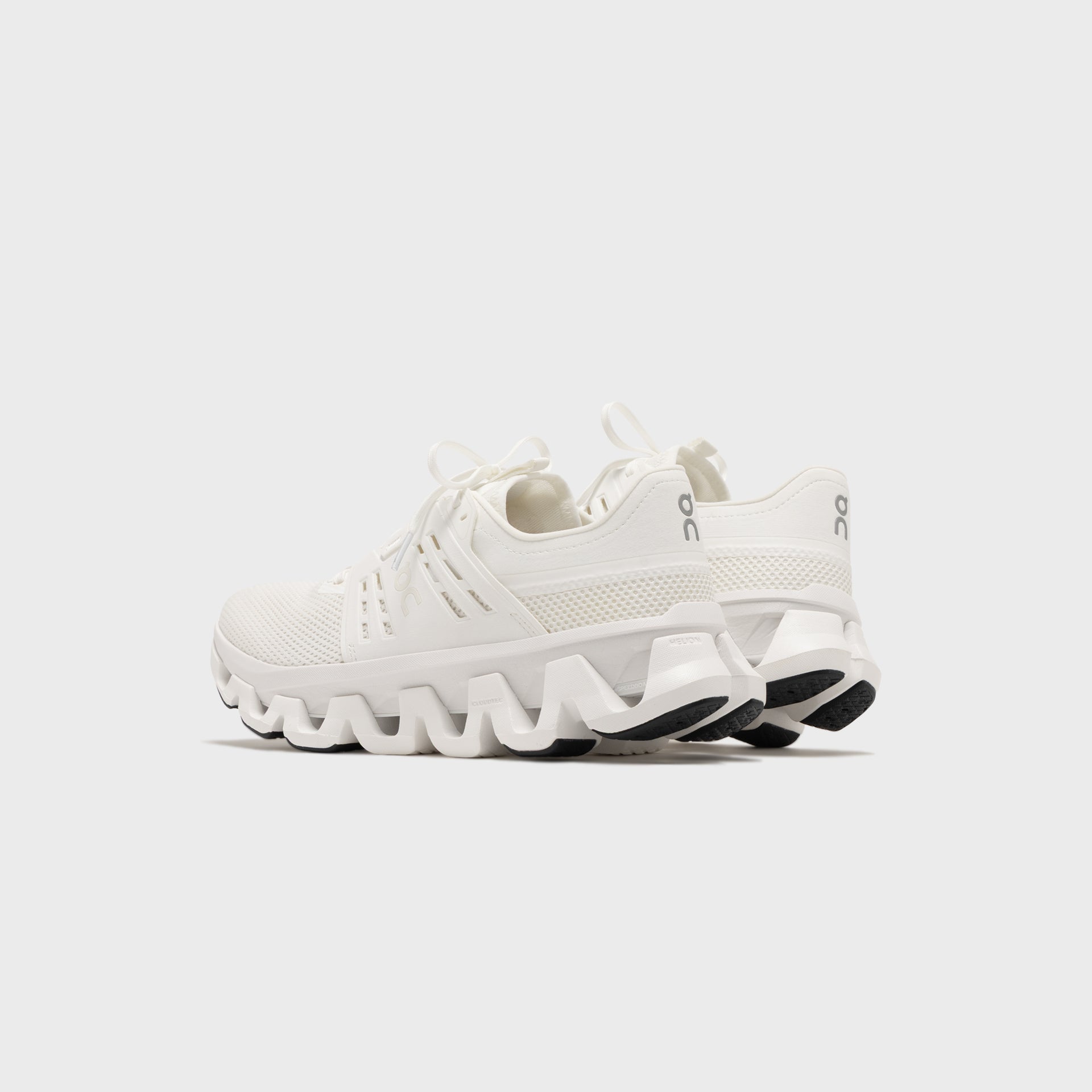 On Running Cloudswift Amp - White / White