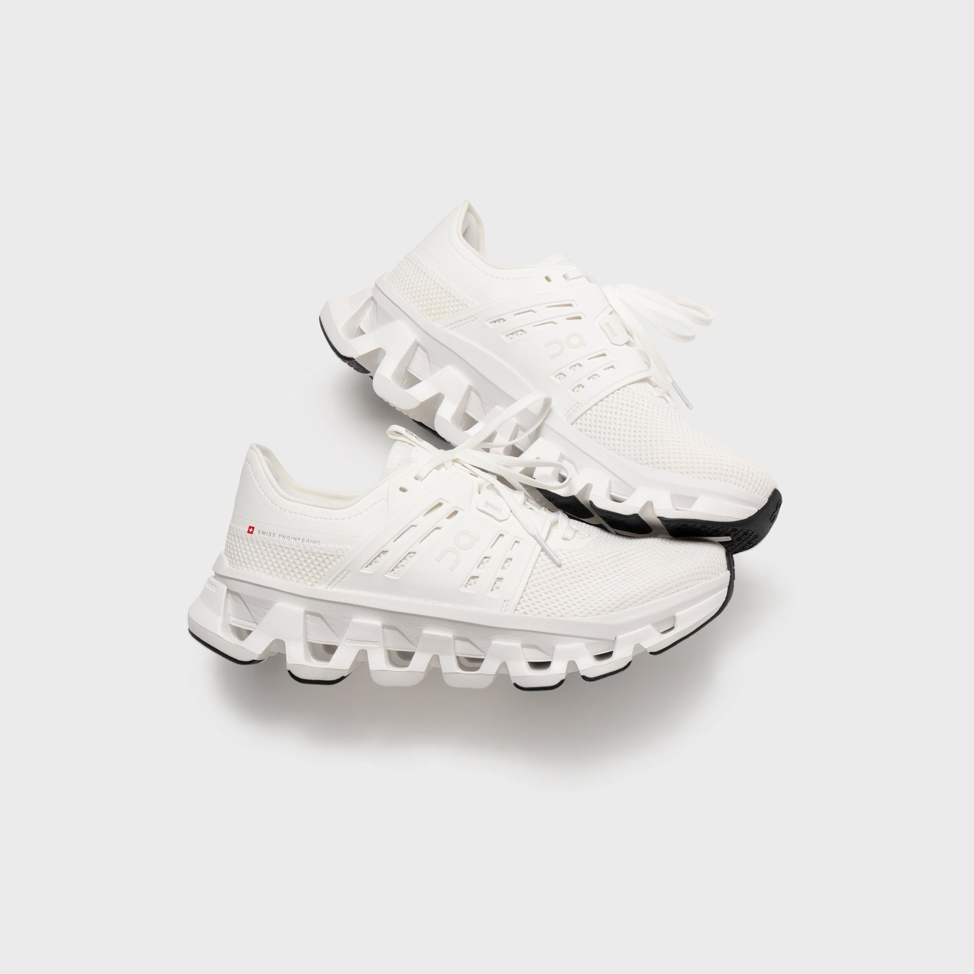 On Running Cloudswift Amp - White / White