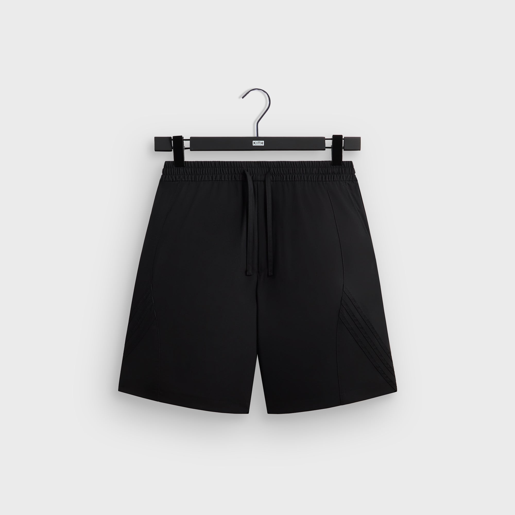 黒い衣桁 1本 Kith & Messi for adidas Football Suiting Short - Black – Kith Japan