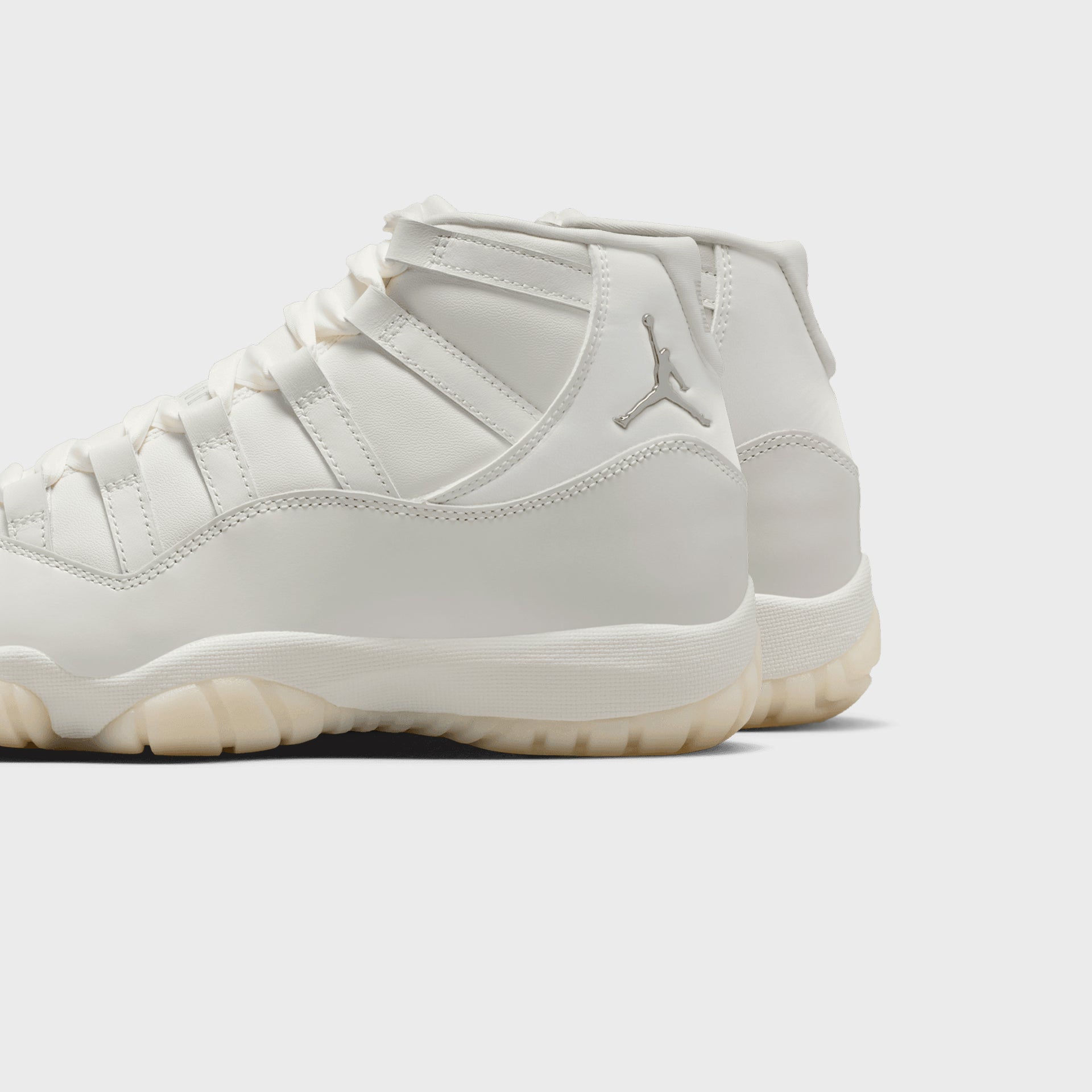 Jordan WMNS Air Jordan 11 Retro - Sail / Pearl Grey / White / Metallic Silver