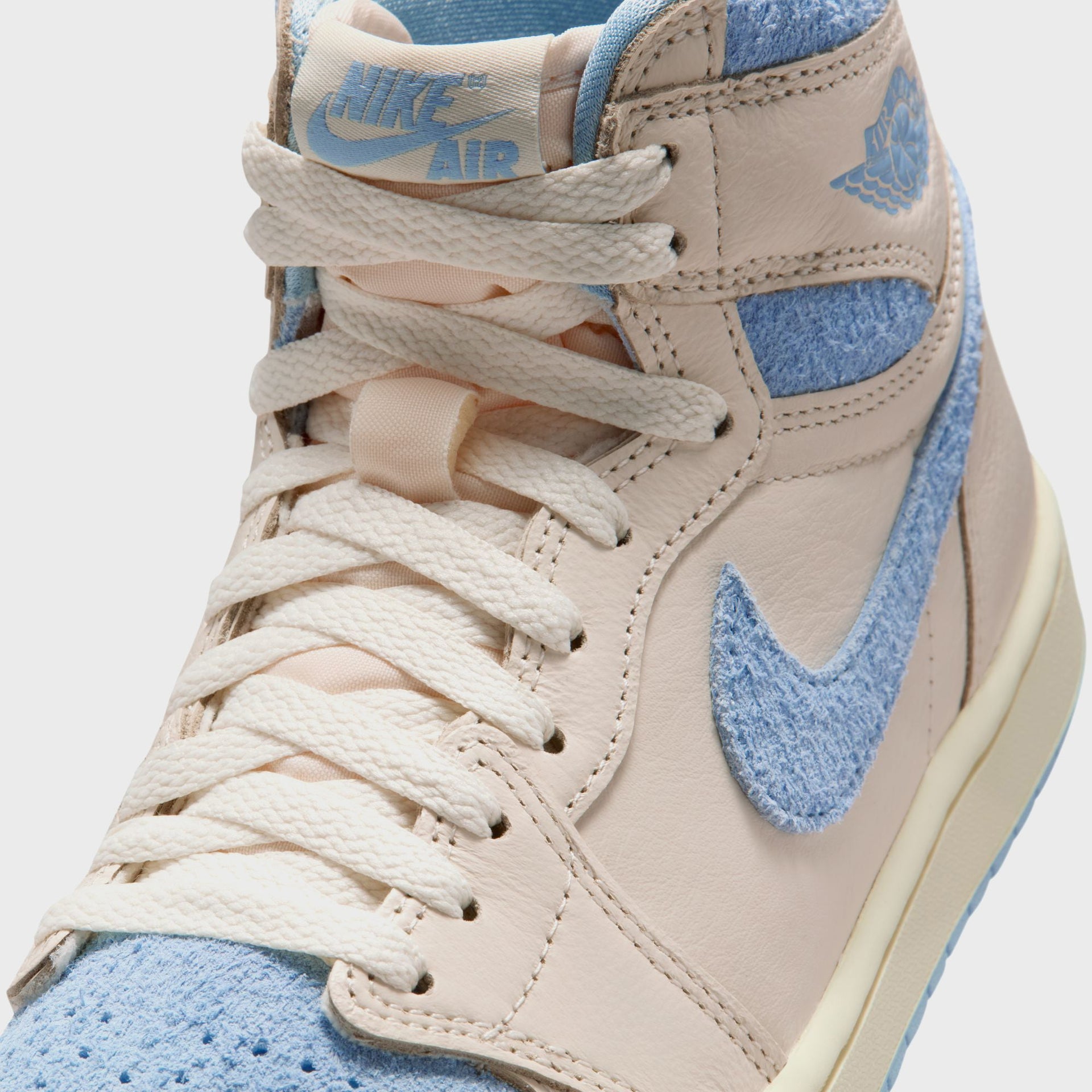 Jordan WMNS Air Jordan 1 Retro  High OG - Pale Ivory/Psychic Blue/ Coconut Milk