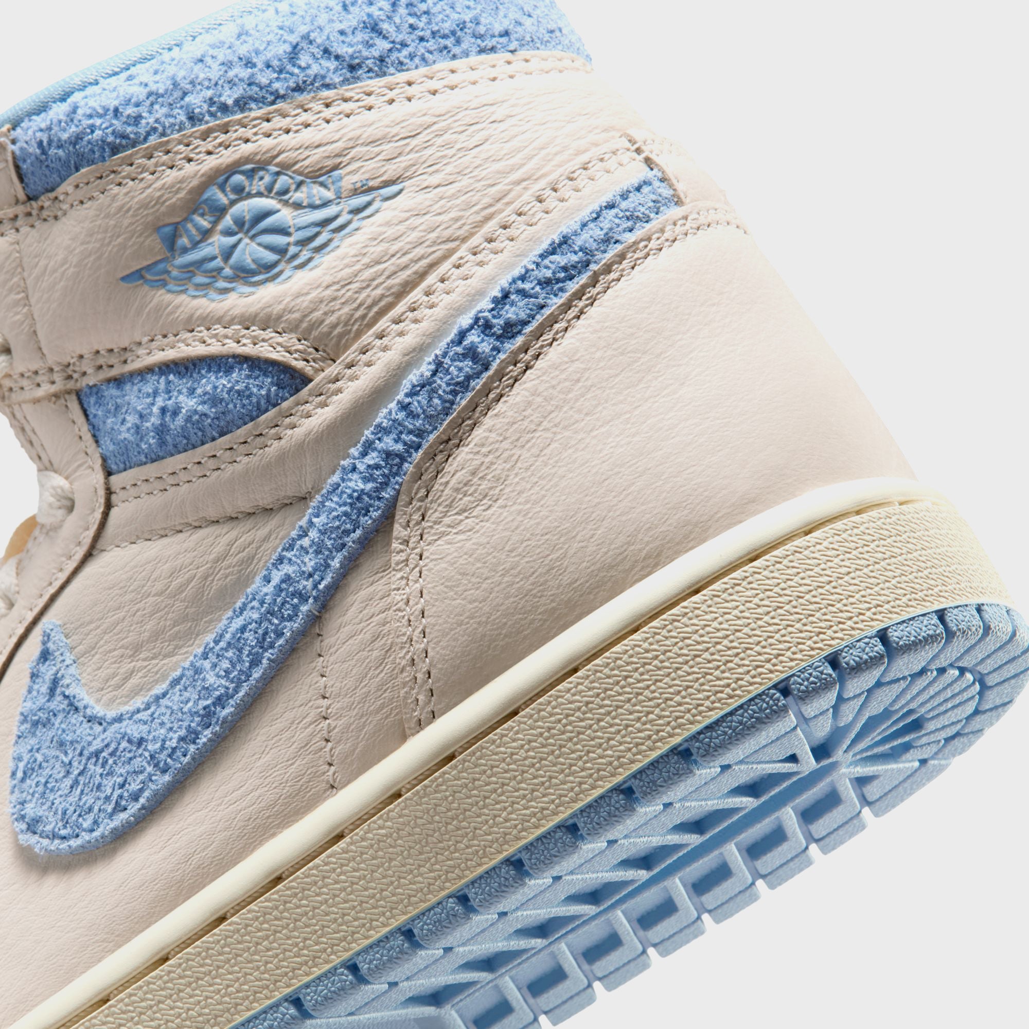 Jordan WMNS Air Jordan 1 Retro High OG - Pale Ivory/Psychic Blue