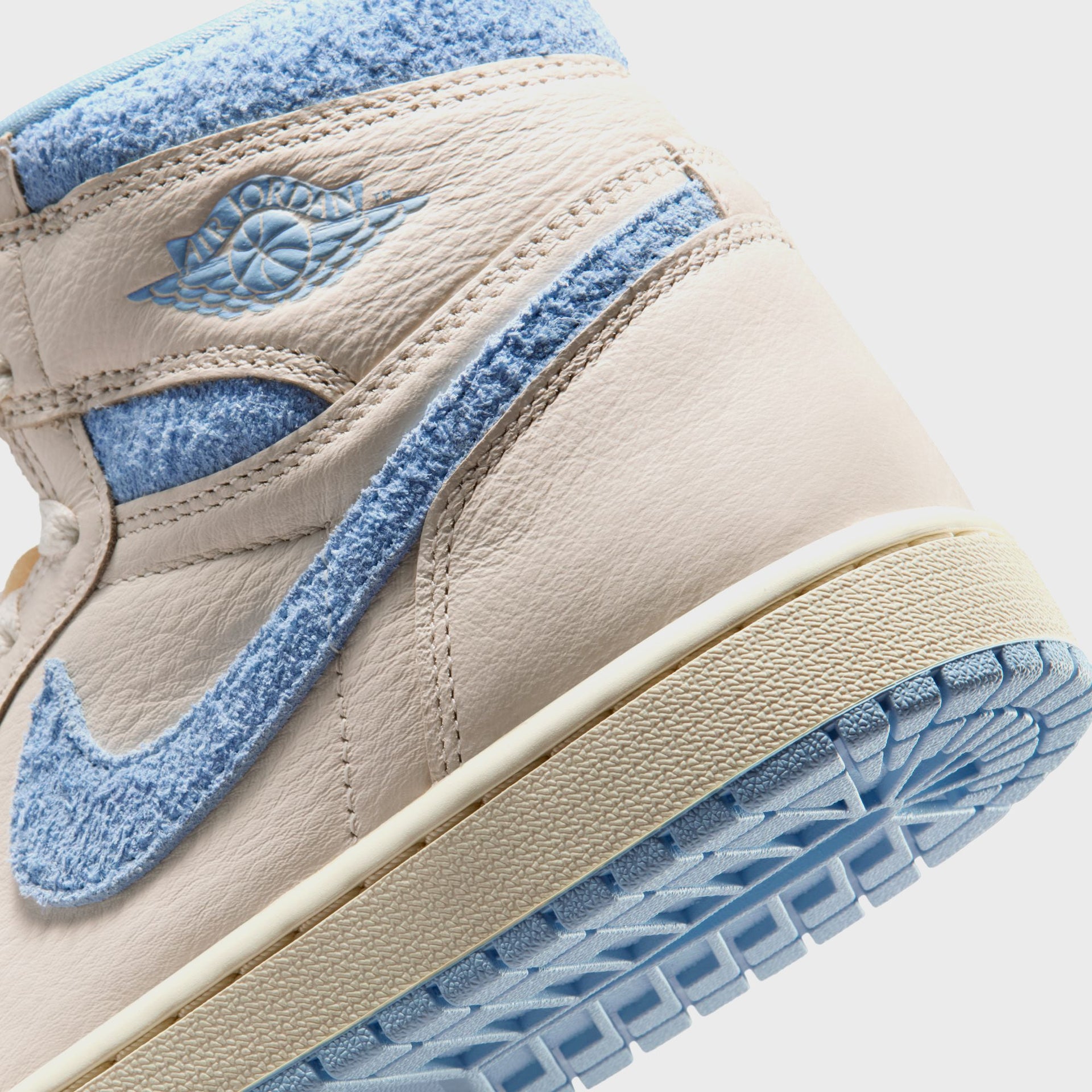 Jordan WMNS Air Jordan 1 Retro  High OG - Pale Ivory/Psychic Blue/ Coconut Milk