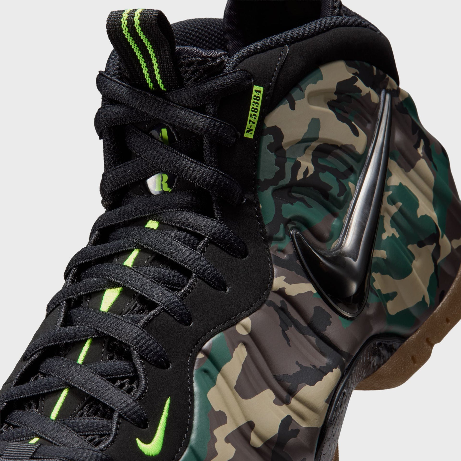 Nike Air Foamposite Pro - Black / Multicolor
