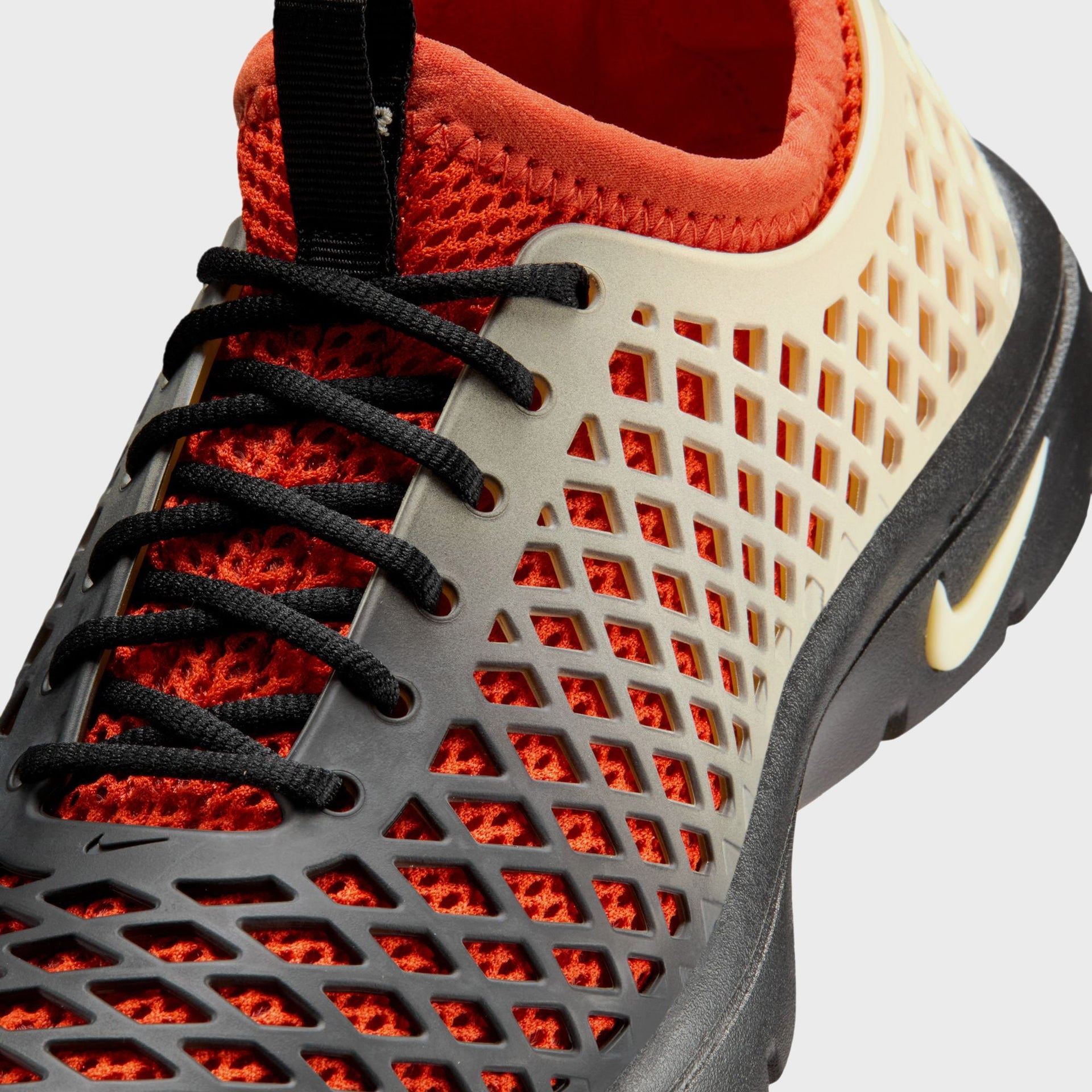 Nike WMNS Rejuven8 Run OG SE - Black / Muslin / Rust Factor