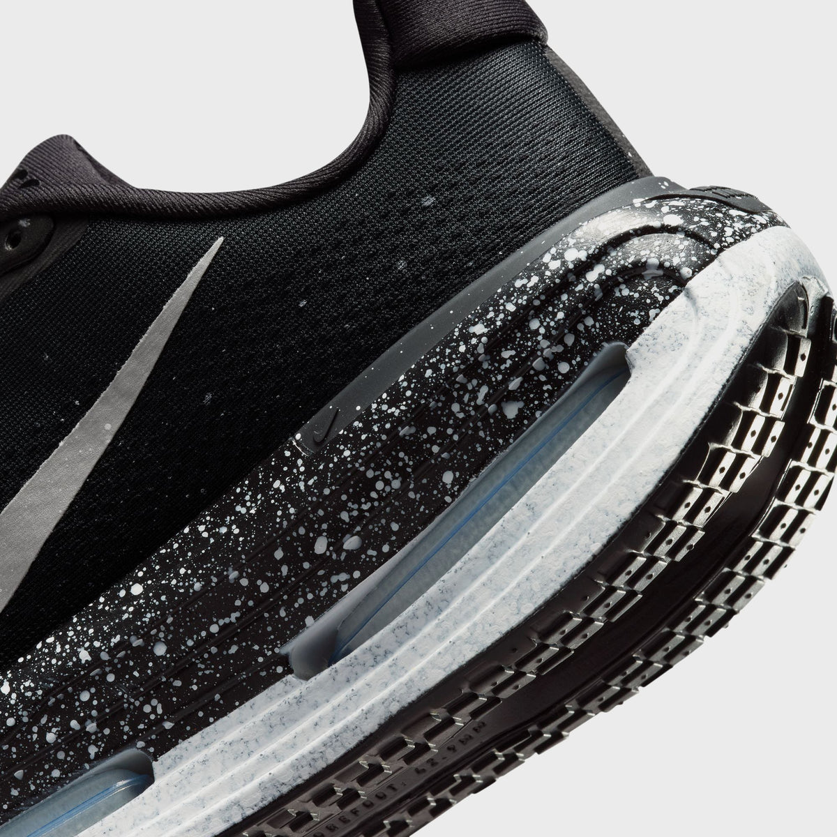 Nike WMNS Vomero Premium - Black / White / Metallic Silver