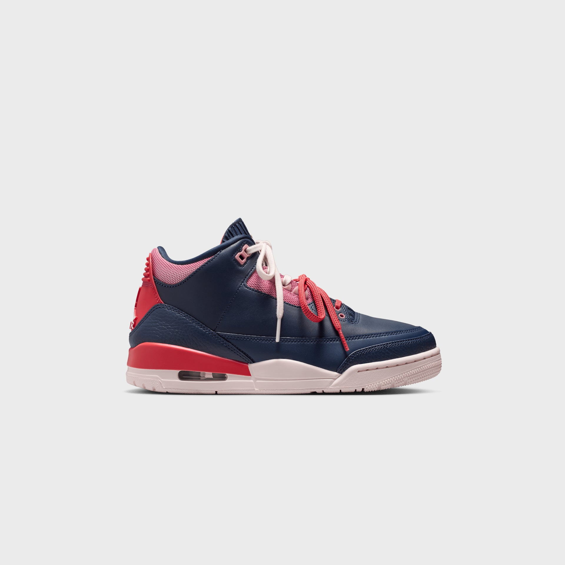 Jordan WMNS Air Jordan 3 Retro - Obsidian / Track Red / Beyond Blue / Chalk
