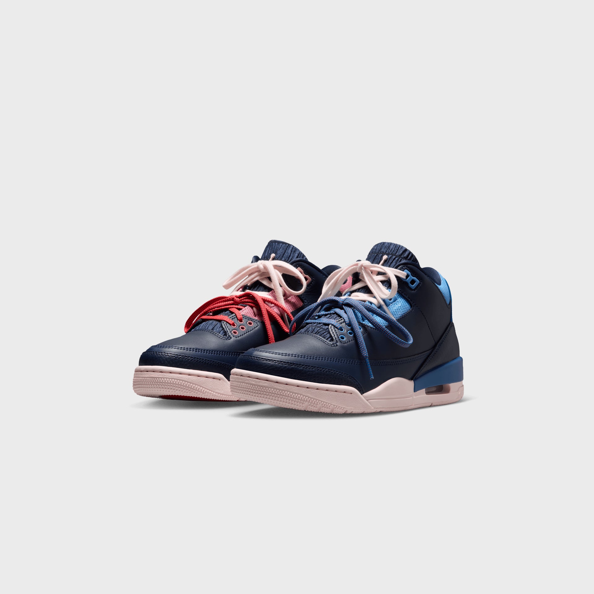 Jordan WMNS Air Jordan 3 Retro - Obsidian / Track Red / Beyond Blue / Chalk