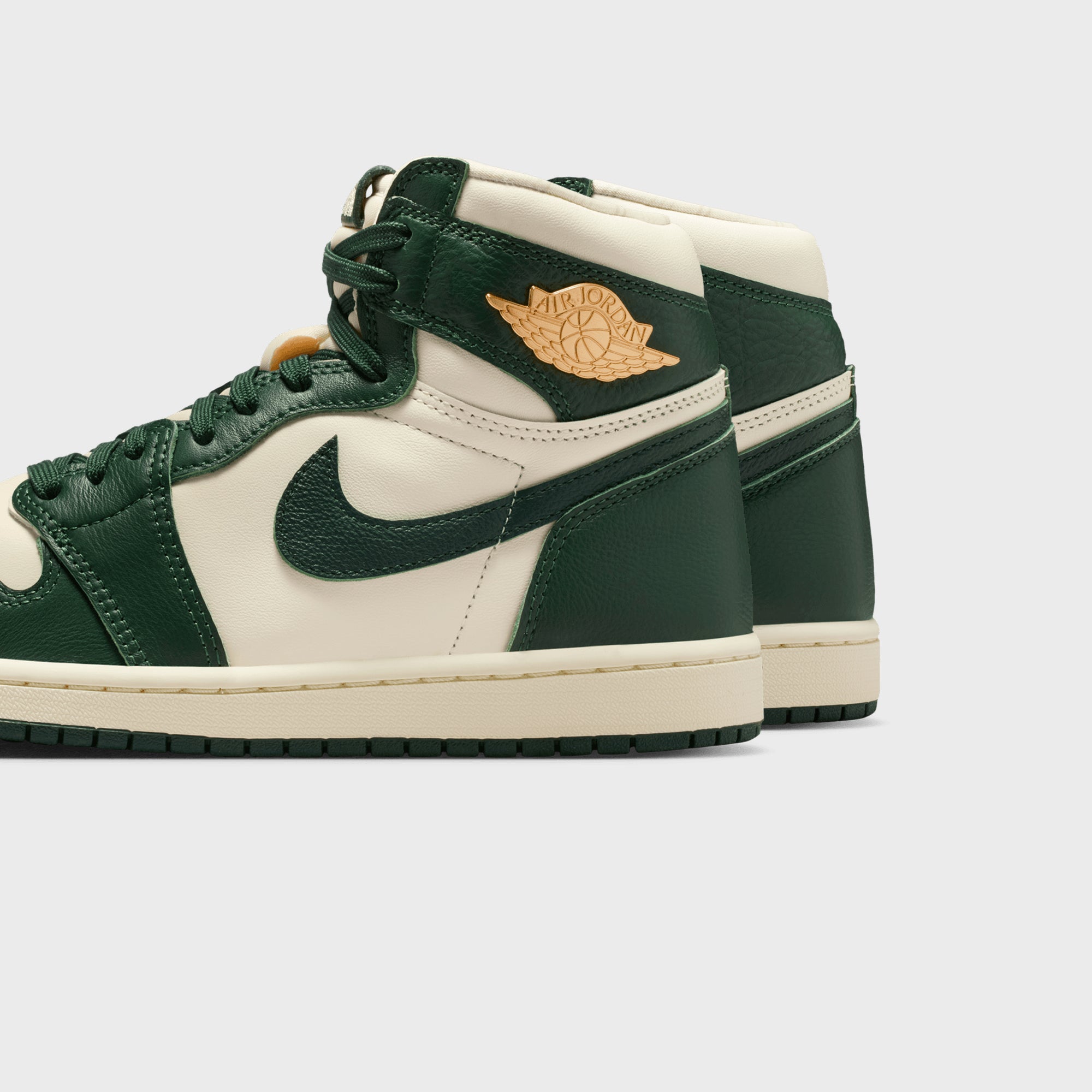 Jordan WMNS Air Jordan 1 Retro High OG - Pale Ivory / Pro Green
