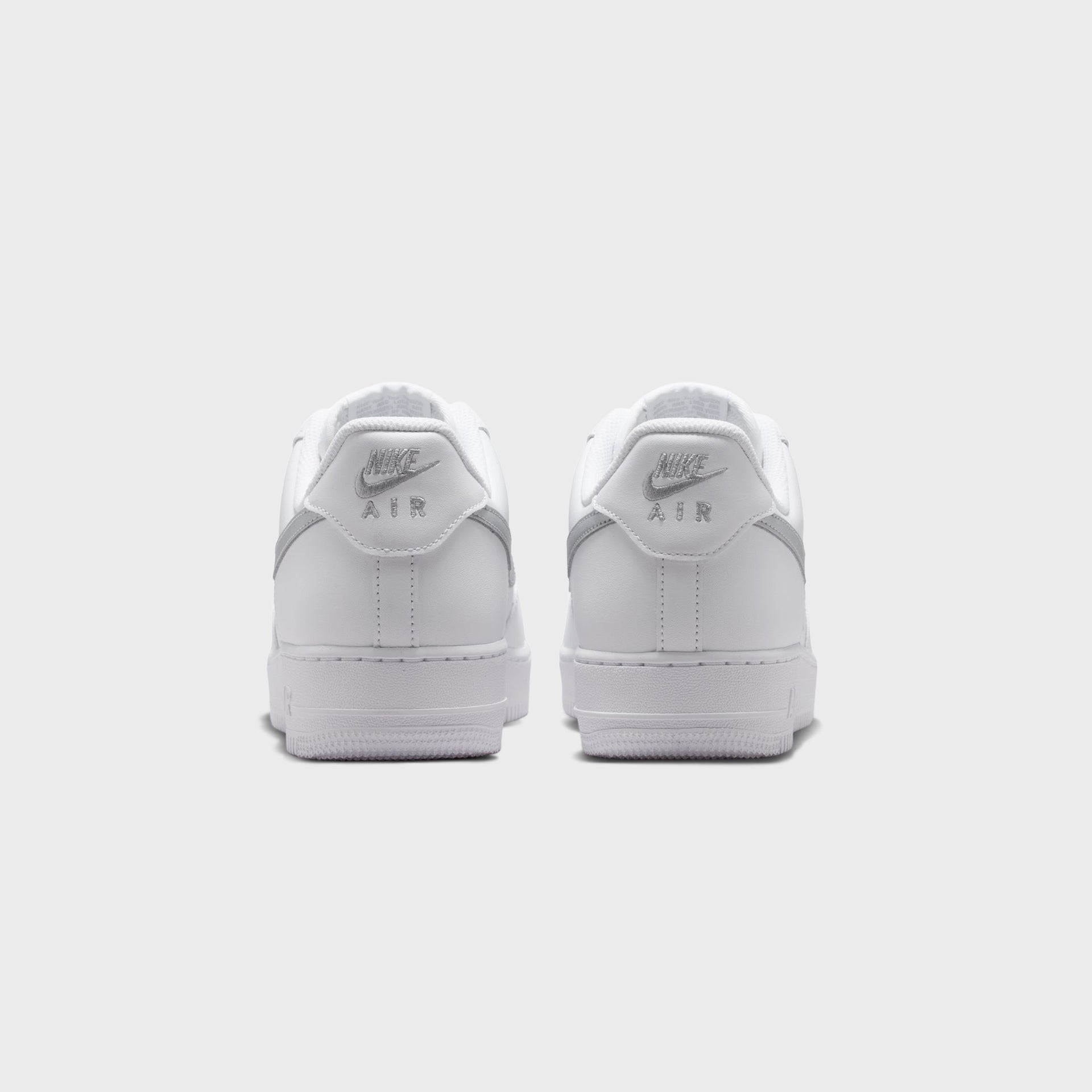 Nike Air Force 1 '07 LV8 - White / Metallic Silver