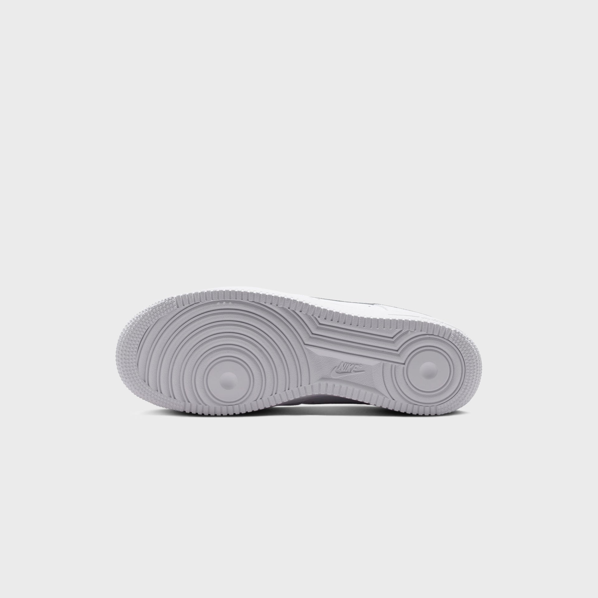 Nike Air Force 1 '07 LV8 - White / Metallic Silver