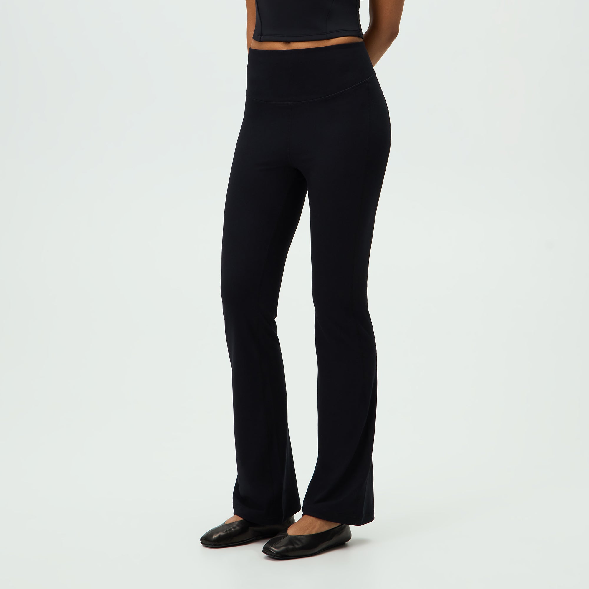 Kith Women Studio Straight Leg Leggings - Black – Kith Japan