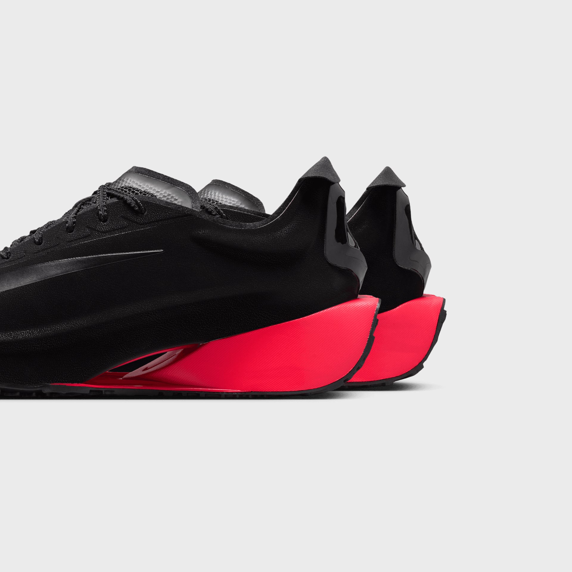 Nike WMNS First Sight Noir - Black / Light Crimson