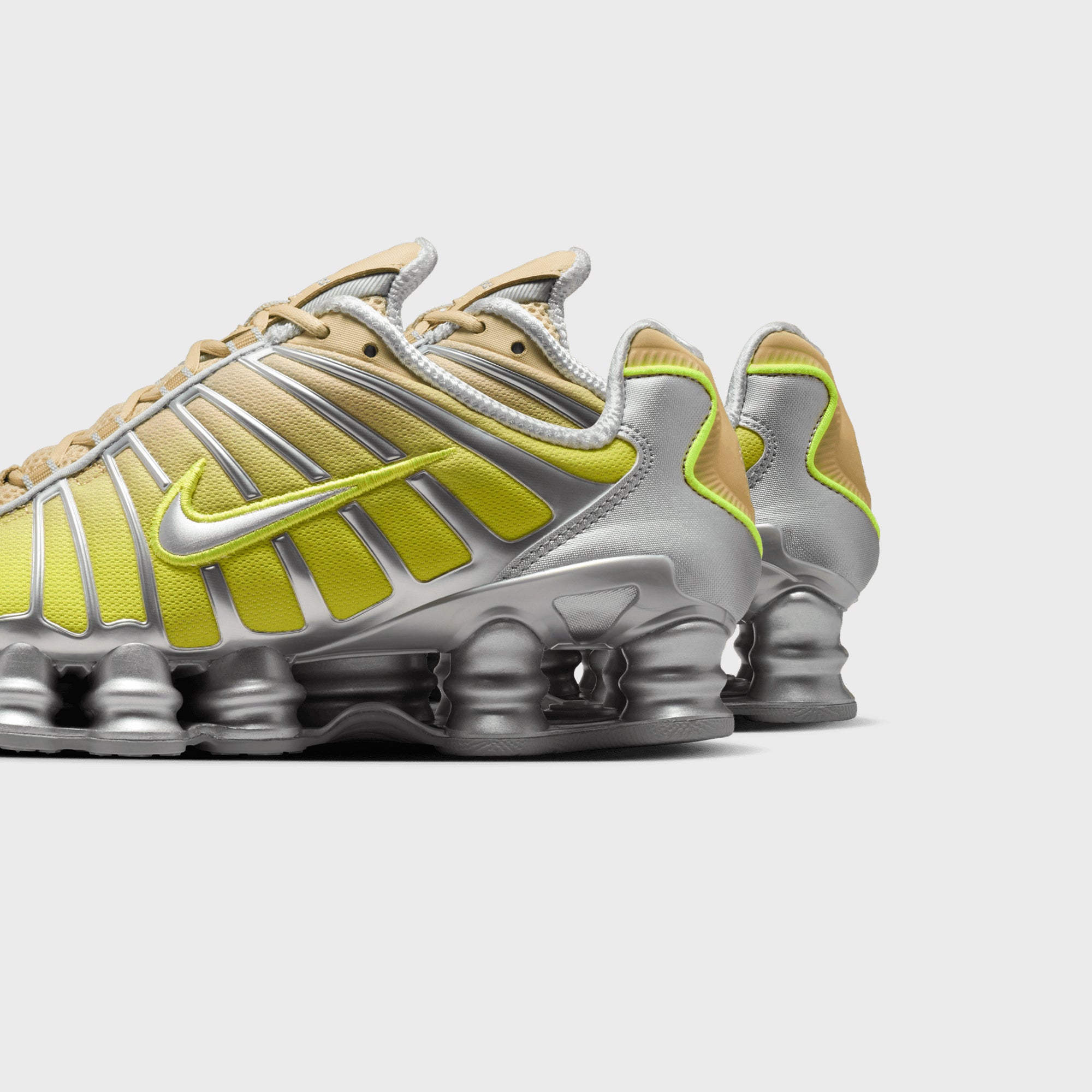 Nike WMNS Shox TL Fade - Team Gold / Metallic Silver / Pure