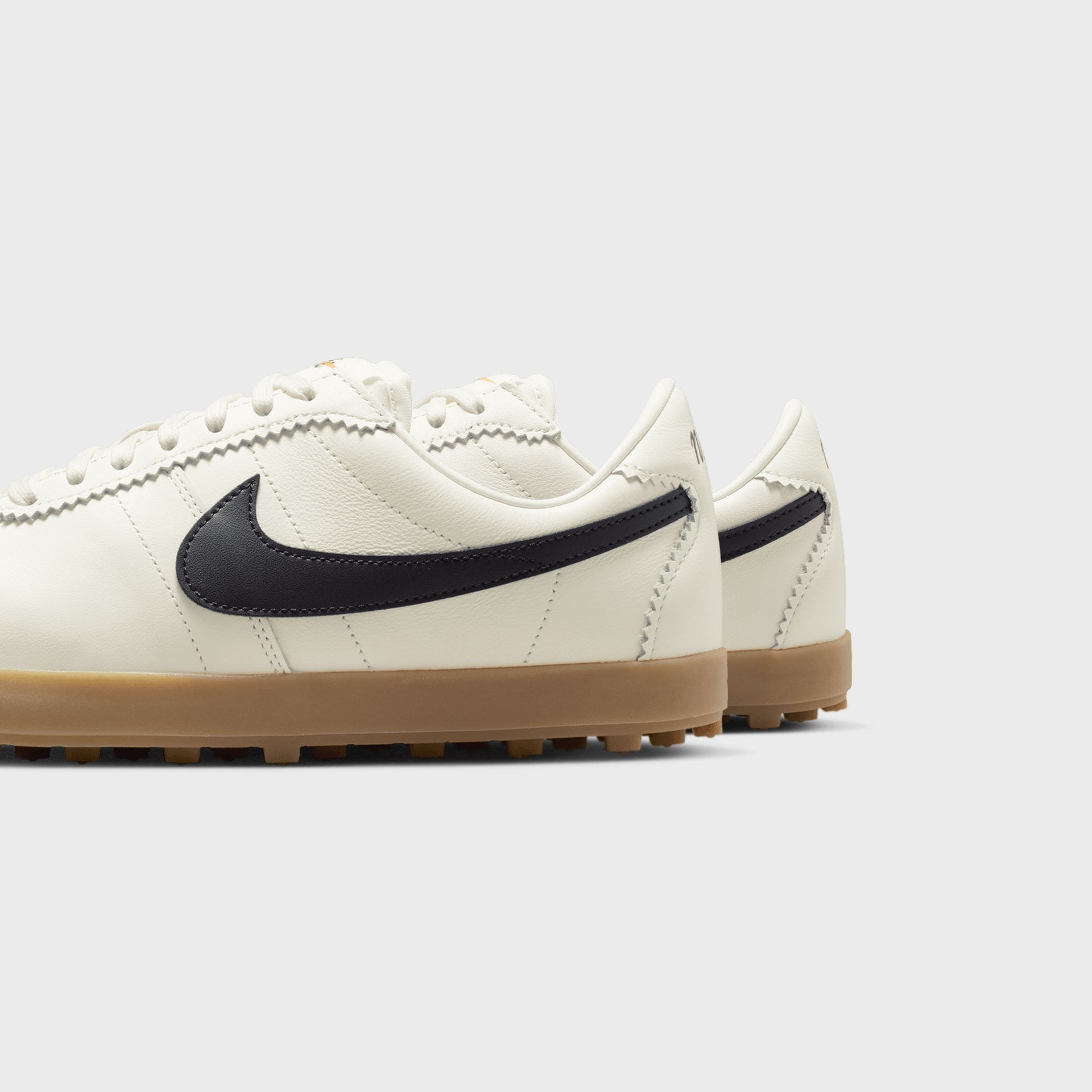 Nike WMNS Astrograbber LTHR - Sail / Black Gum / Light Brown