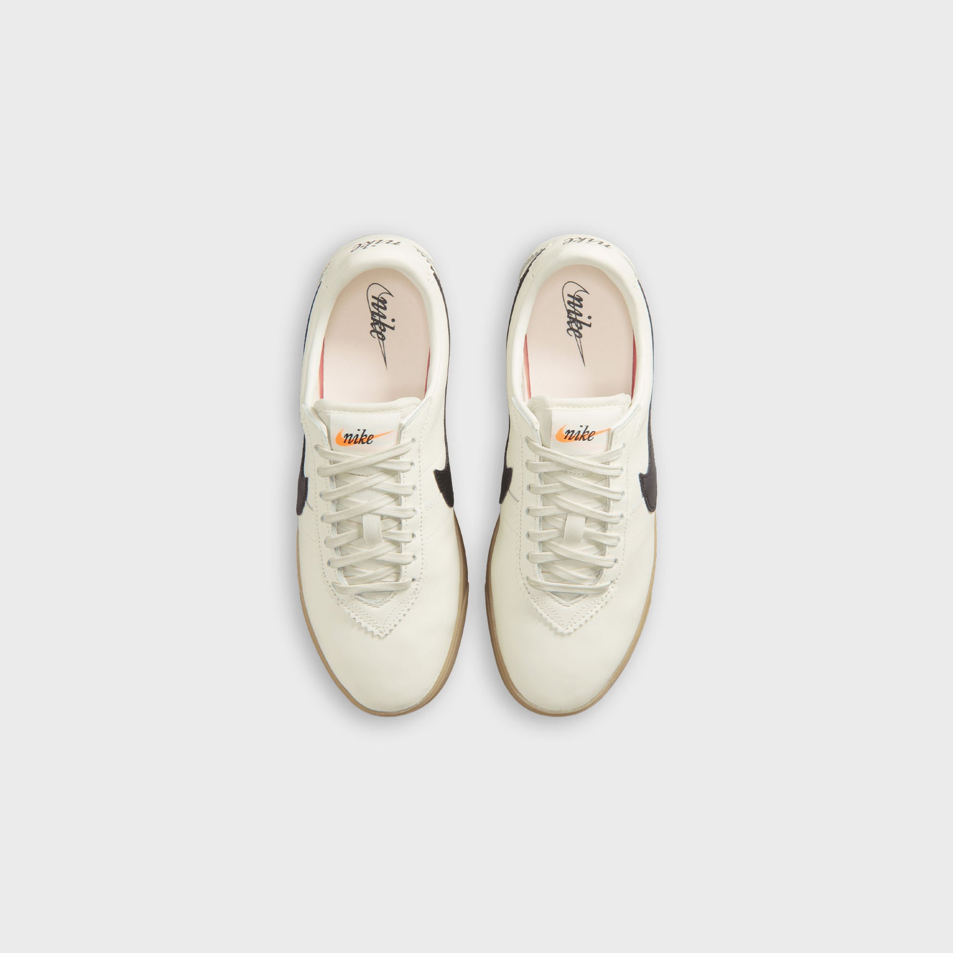 Nike WMNS Astrograbber LTHR - Sail / Black Gum / Light Brown
