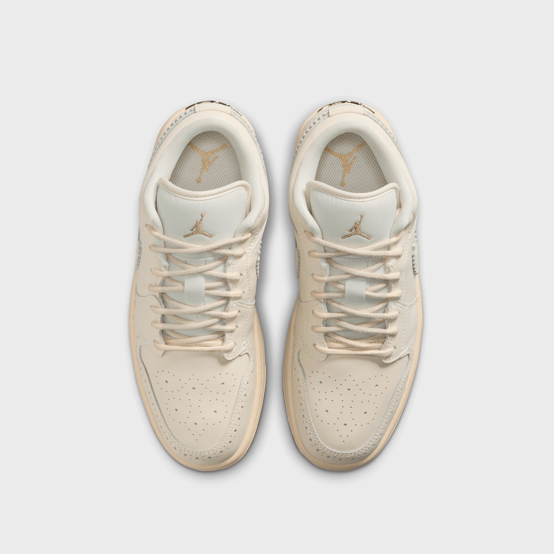 Jordan WMNS Air Jordan 1 Low SE - Chalk / Chalk / Mtlc Gold / Pearl White