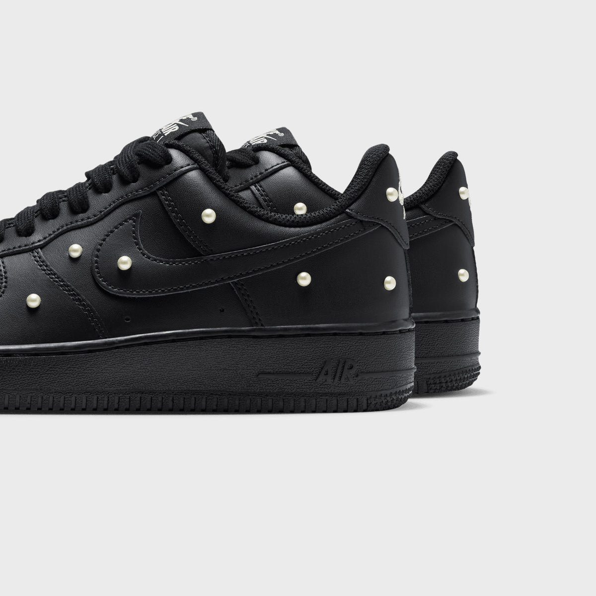 Nike Air Force 1 '07 SE - Black / Metallic SUMMIT White / Black