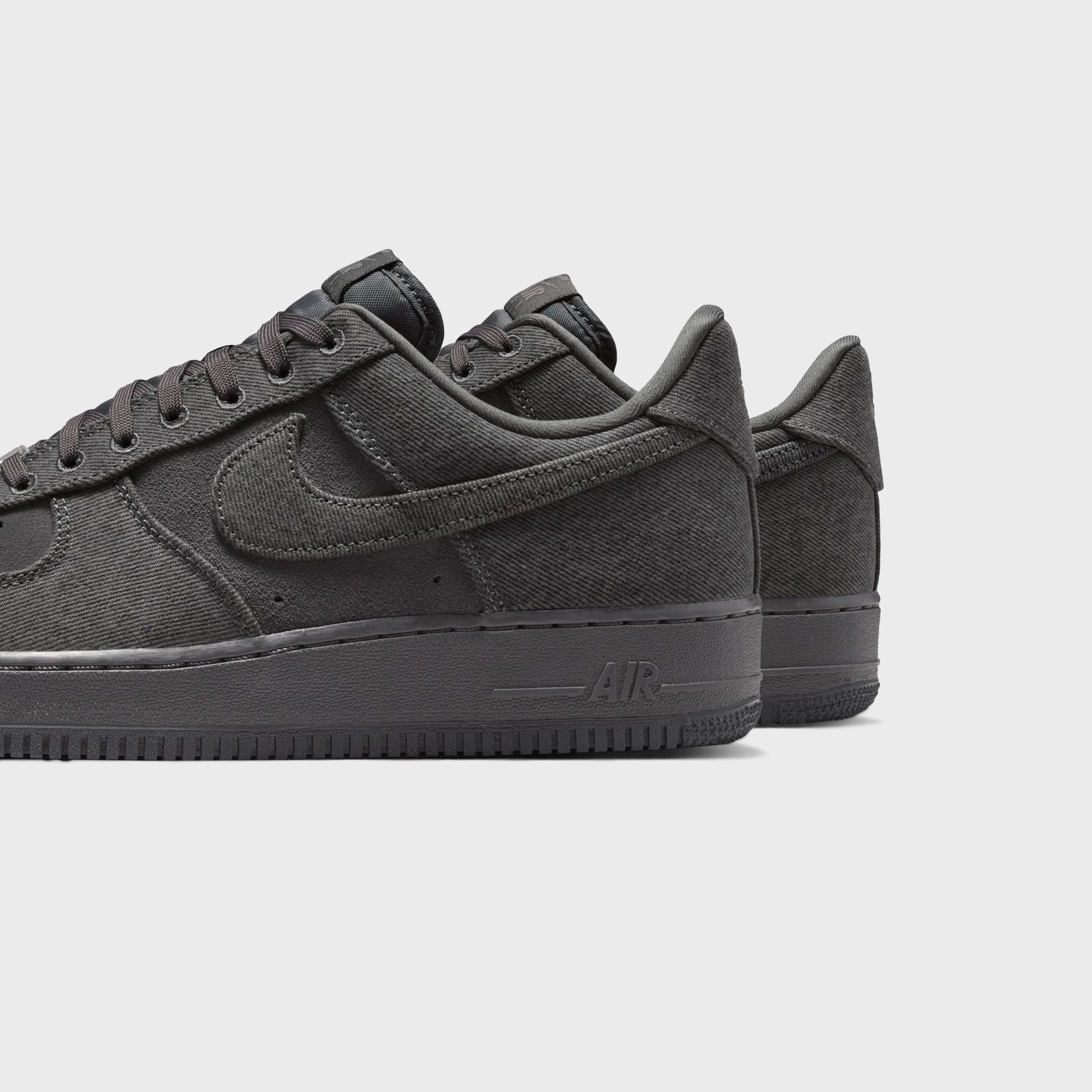 Nike Air Force 1 '07 LV8 - Anthracite / Medium Ash / Metallic Silver / Anthracite