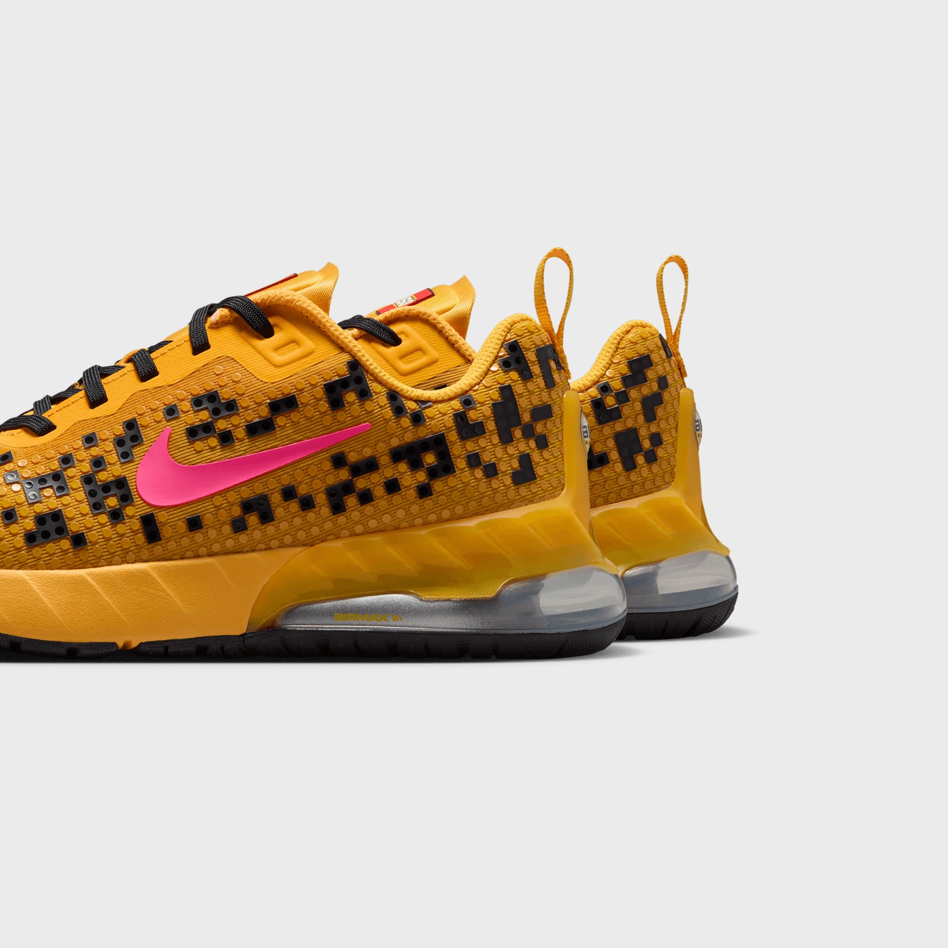 Nike Air Max Phoenix × LEGO - University Gold / Black