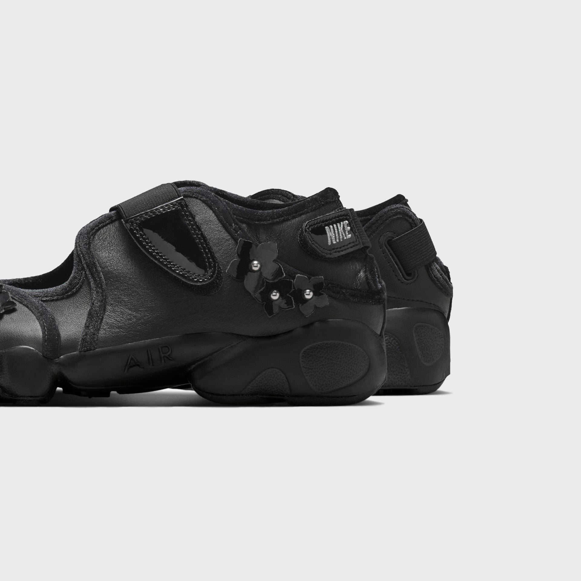 Nike WMNS Air Rift "Florette" - Black / Wolf Grey / Metallic Silver
