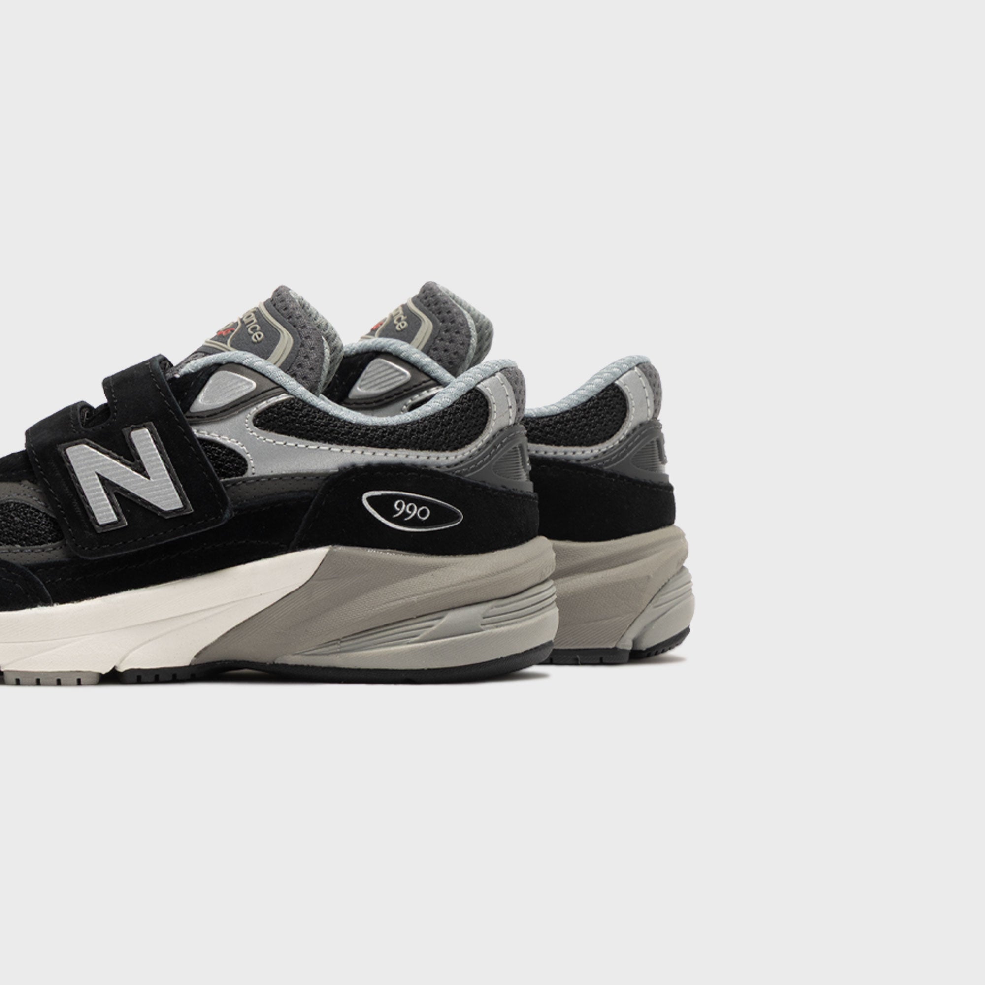 【新品】New Balance IV990BK6 KIDS 15㎝ 希少 完売 New Balance IV990BK6 - Black – Kith Japan