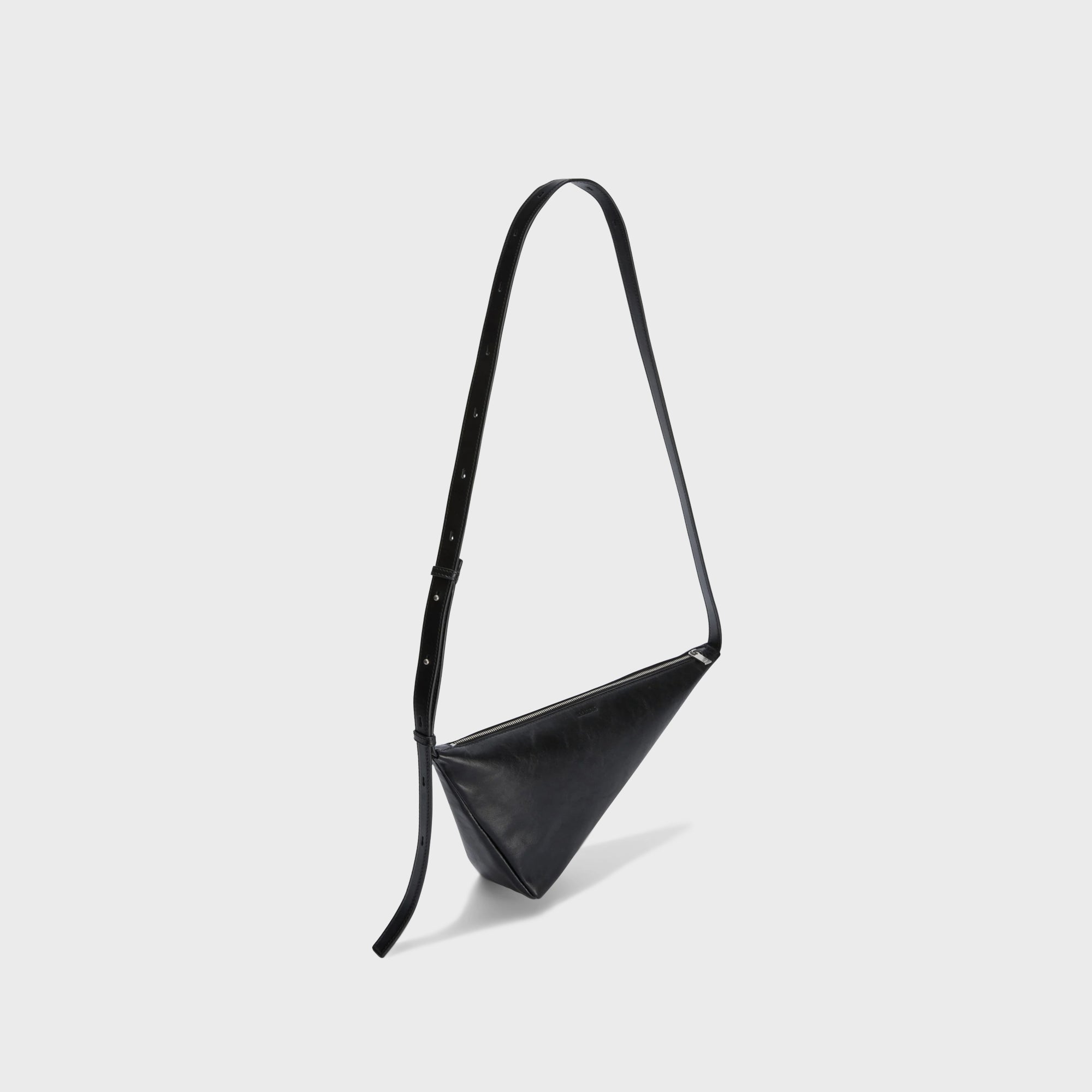 JIL SANDER 新作 TRIANGLE CROSSBODY バッグ Jil Sander Triangle Crossbody Bag - Black – Kith Japan