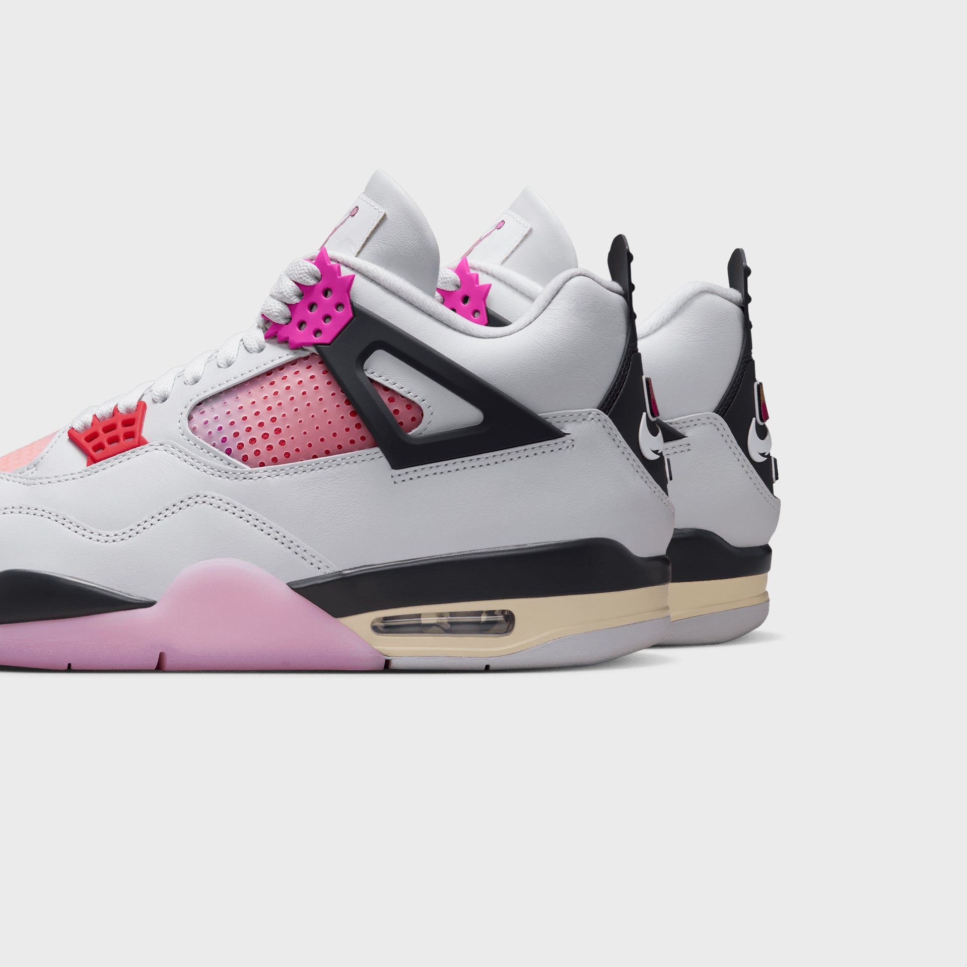 Jordan Air Jordan 4 Retro - Off White / Anthracite /Fire Pink