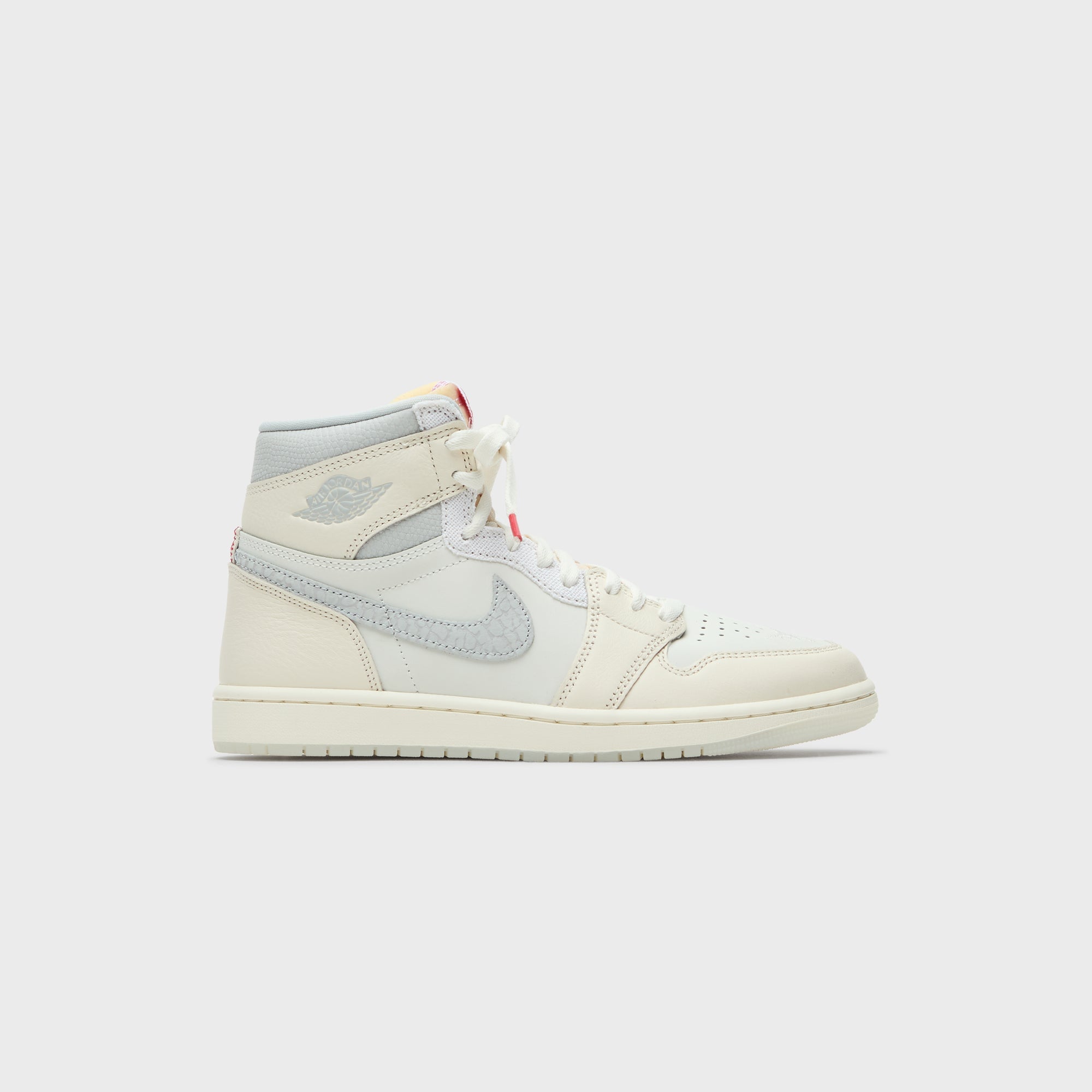 Jordan Air Jordan 1 Retro High OG - Sail / University Red / Pale