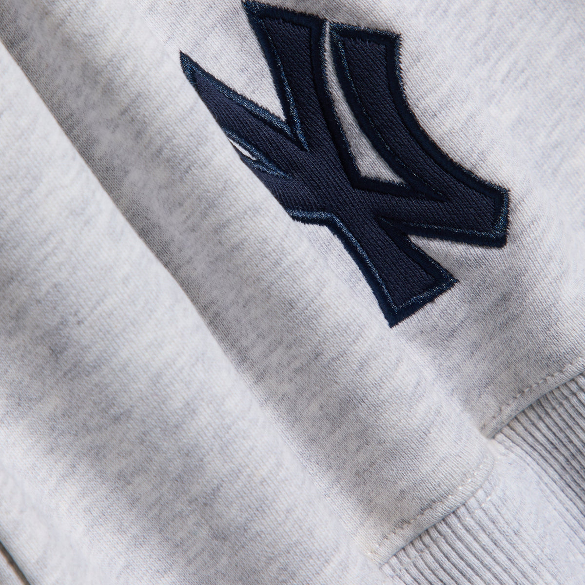 Kith Baby for the New York Yankees Nelson Crewneck - Light Heather Grey