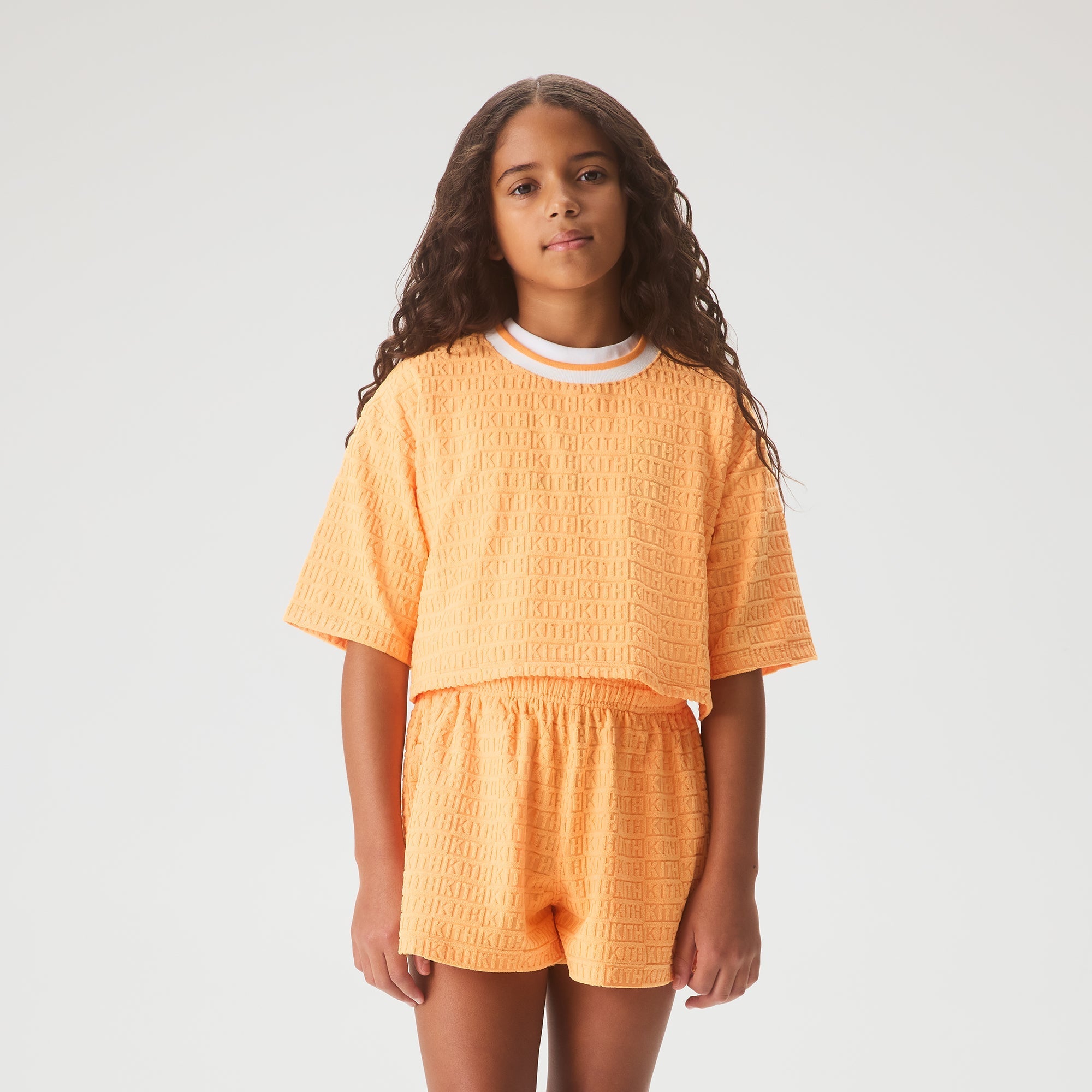 Kith Kids Textured Monogram Fei Cropped Tee - Sorbet – Kith Japan