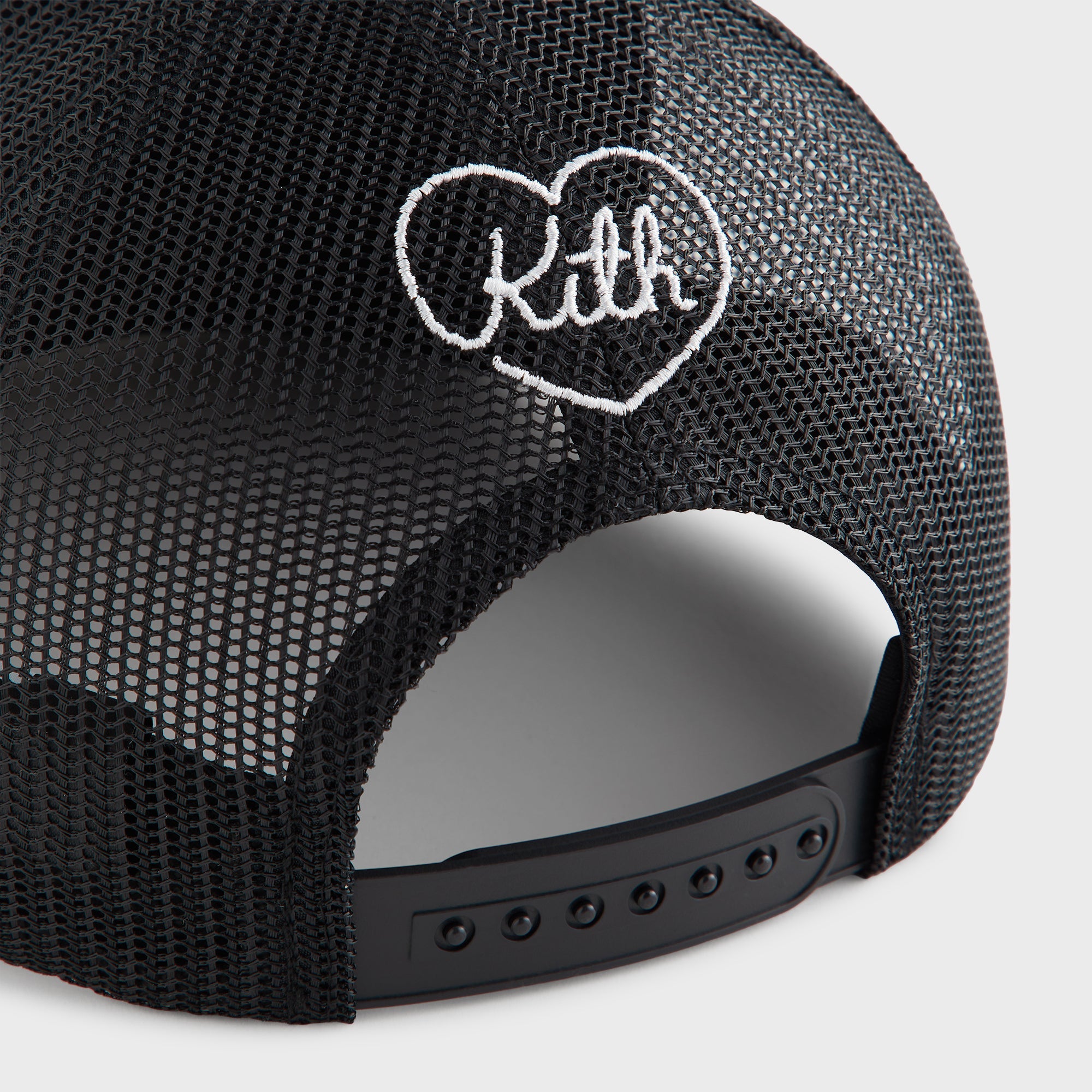 Kith Cherry Bunch Nolan Trucker Hat 黒 Kith Cherry Bunch Nolan Trucker Hat - Black – Kith Japan