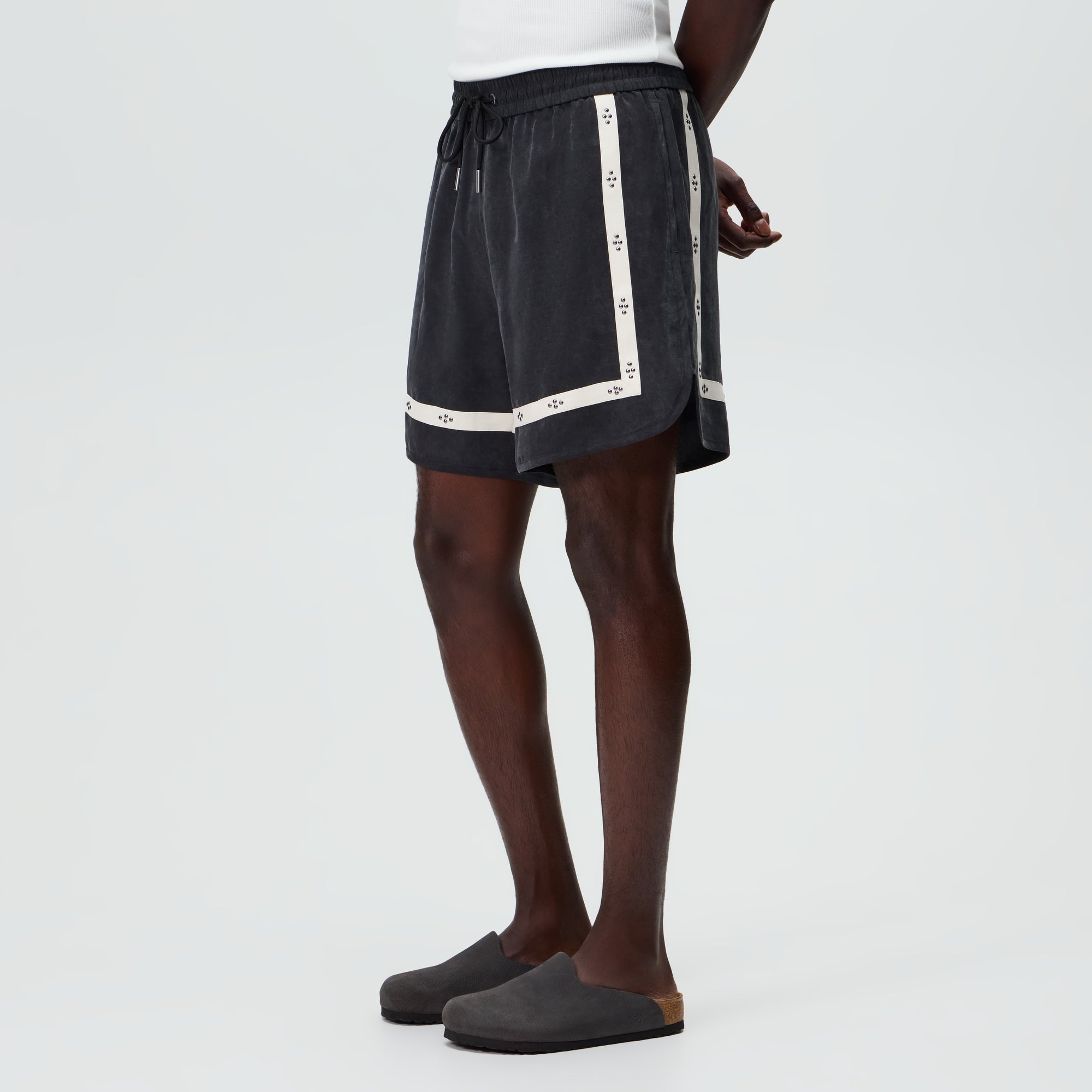 &Kin Cupro Linen Dylan Short - Black – Kith Japan