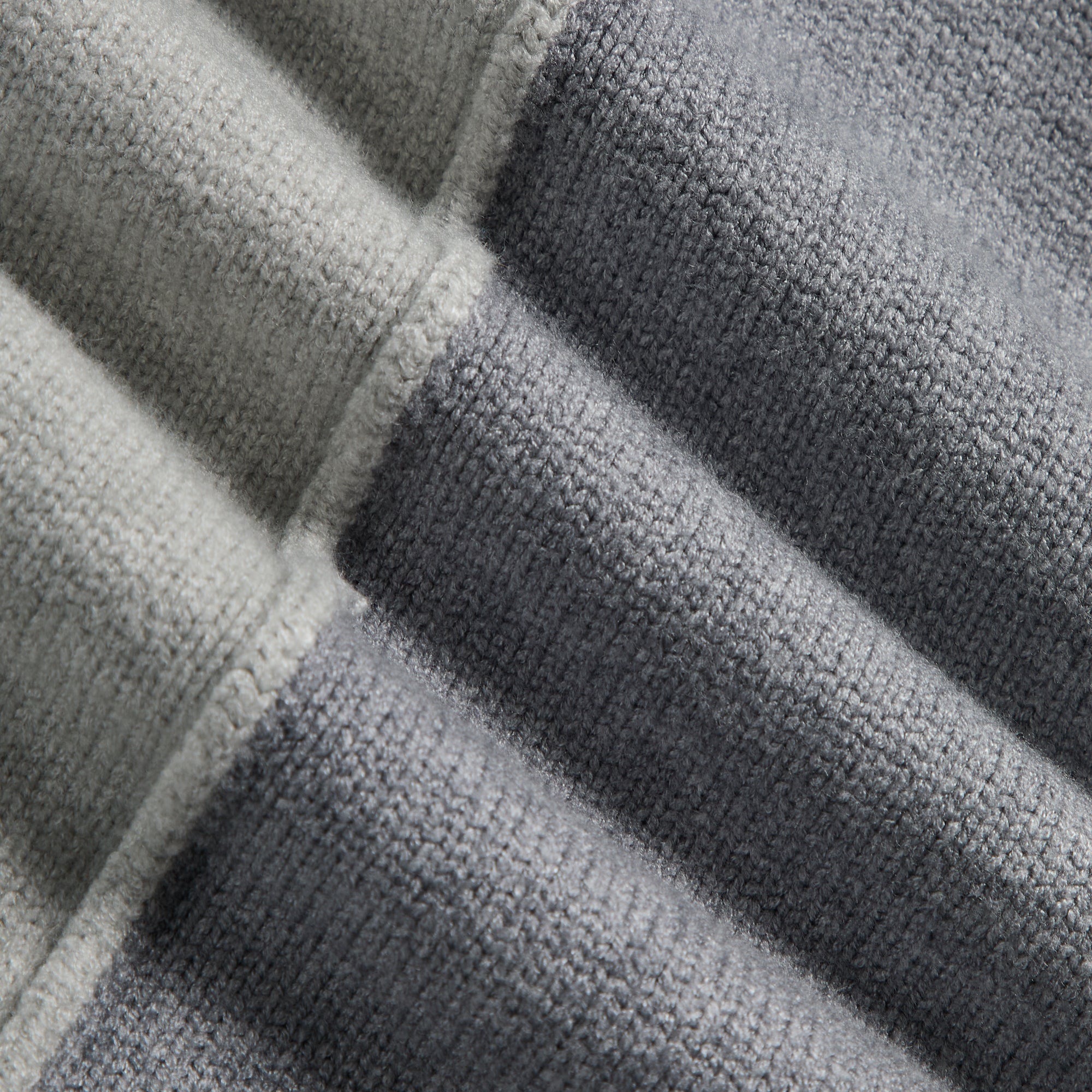 希少　KITH モノグラム　テリー　グラハム　セットアップ　パイル　グレー　L Kith Women Desmond Blocked Shorty - Cool Heather Grey – Kith Japan