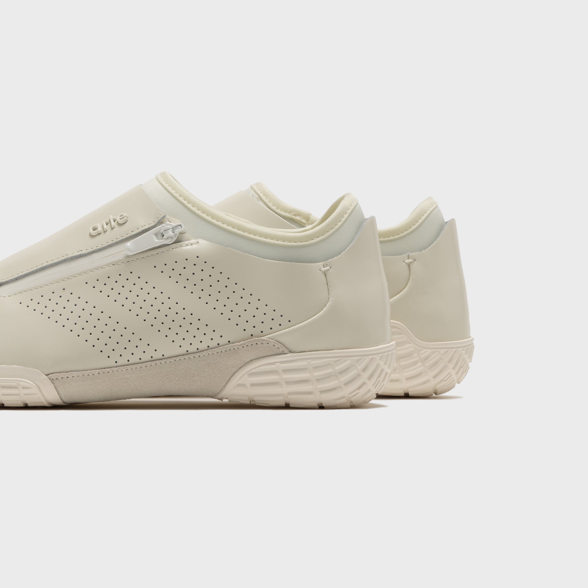 adidas Arte Antwerp Trivela - White