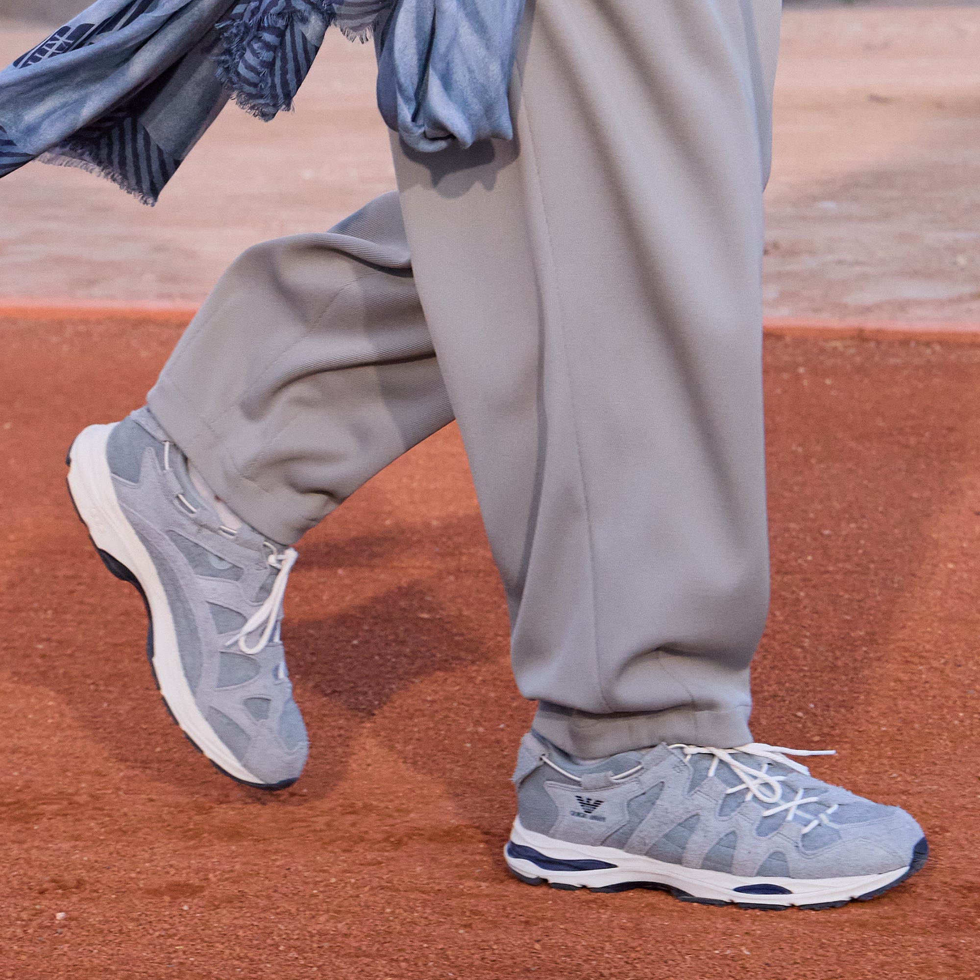 【海外Ｌサイズ】ワラビーズ '25 B&I マッチジャージ スアリイモデル Laarvee Silver Precision Steel - Black / Blue Aluminum Bezel