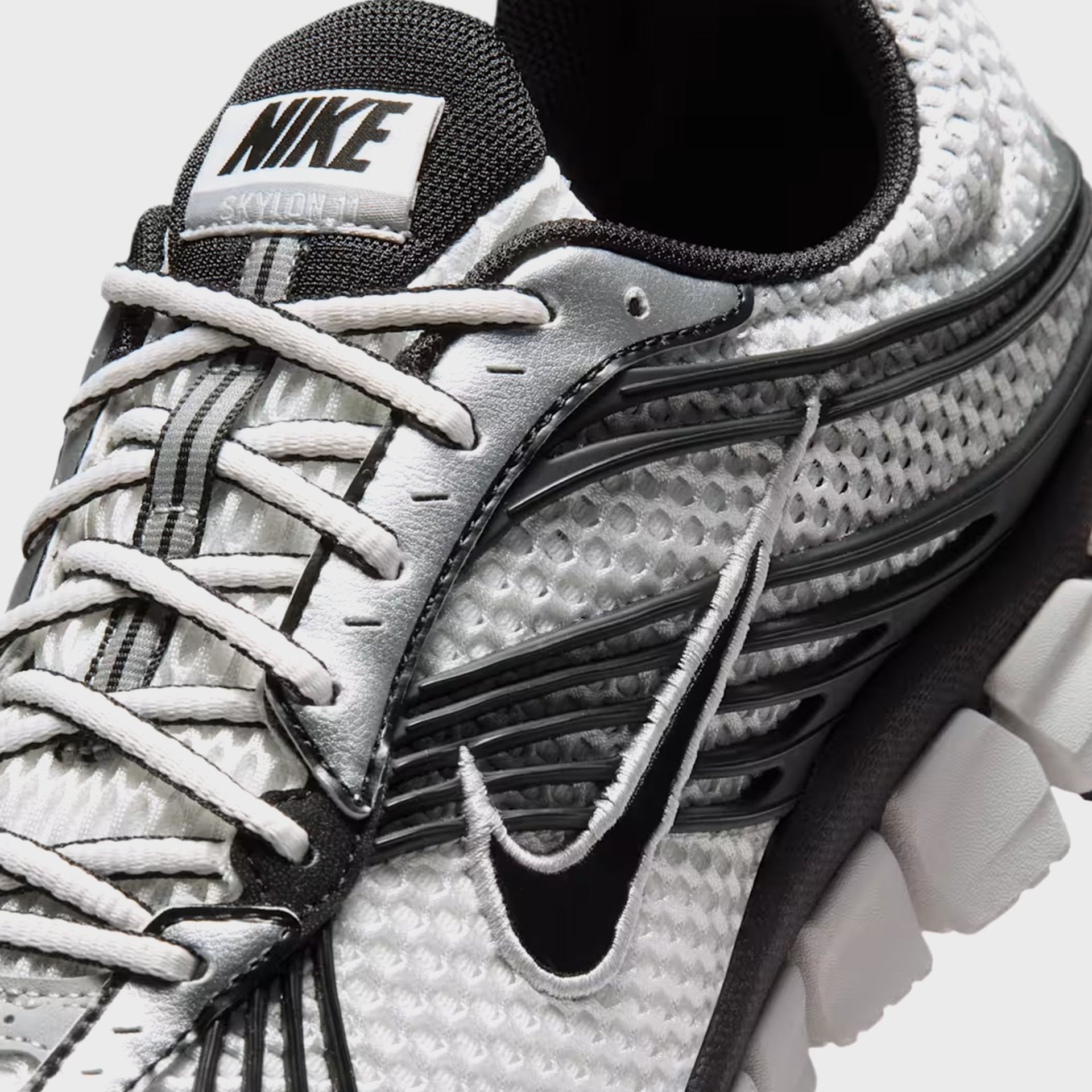 Nike Zoom Skylon 11 - Summit White / Black / Light Smoke Grey / Metallic Silver