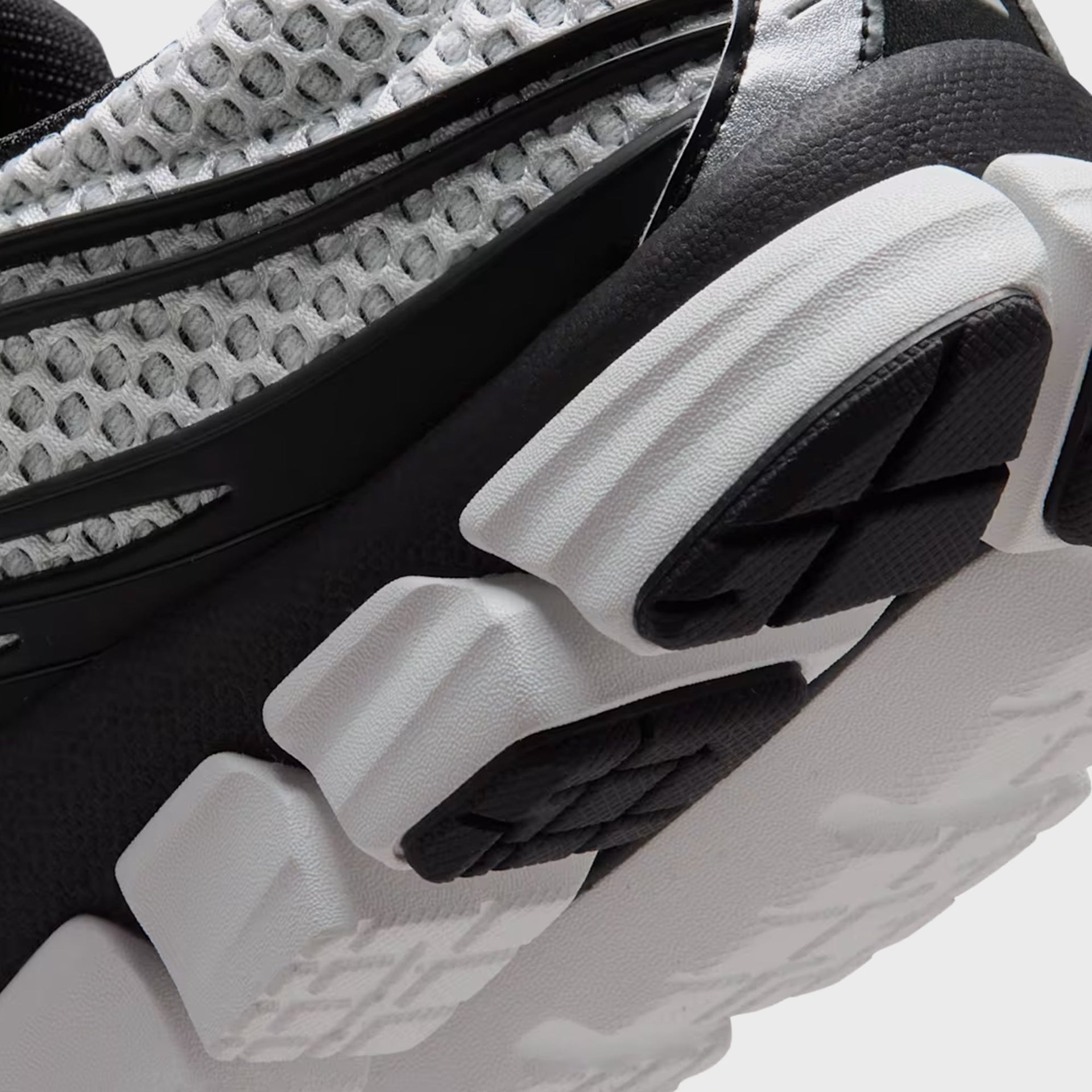 Nike Zoom Skylon 11 - Summit White / Black / Light Smoke Grey / Metallic Silver