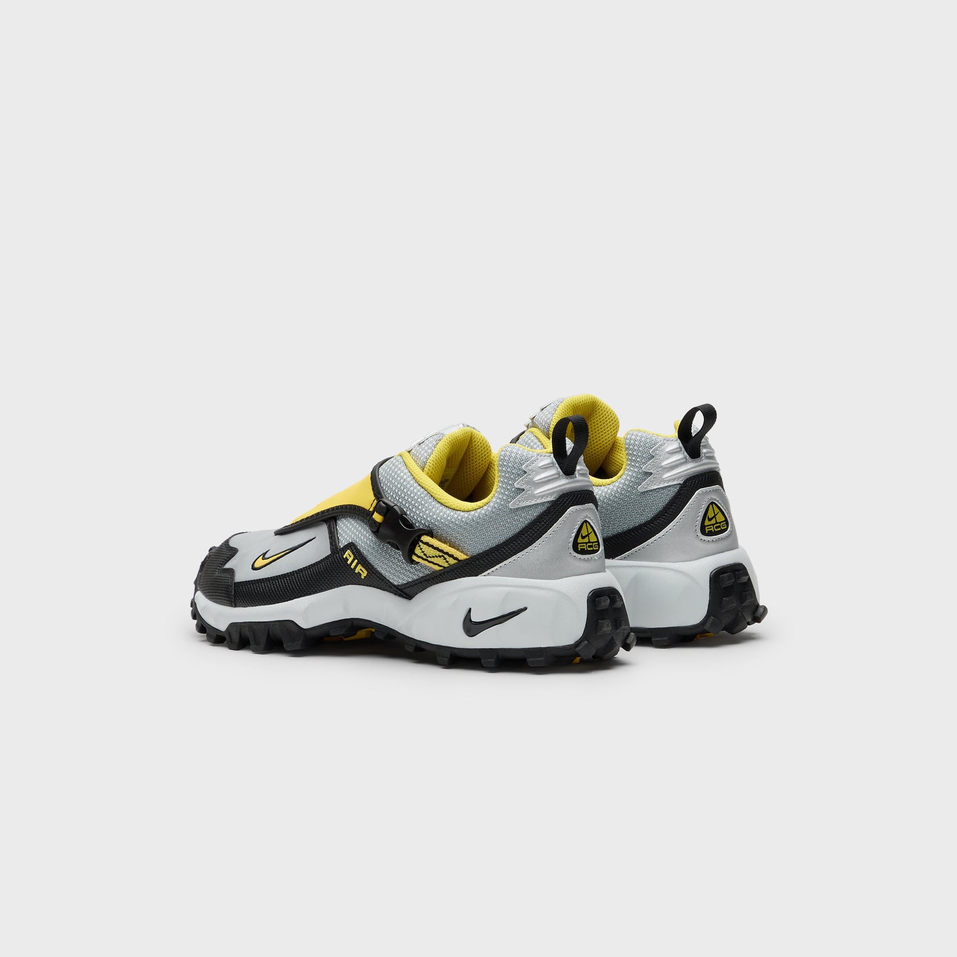 Nike ACG Phassad - Black / Yellow Zest / Metallic Silver