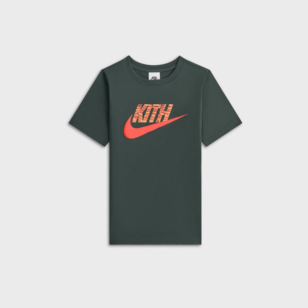 KITH NIKEピンバッジ NKIQ6603-317-Front_grande.jpg?