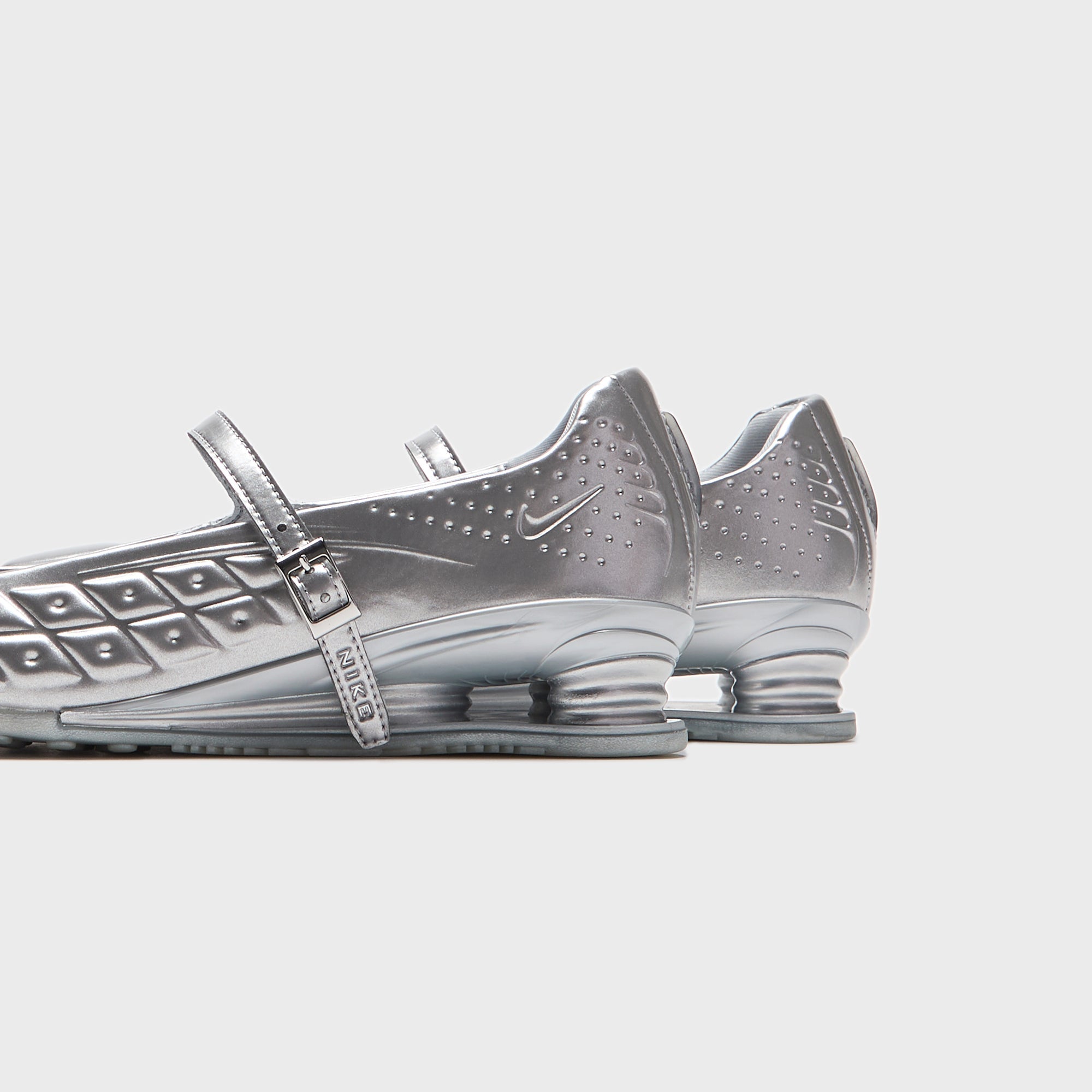 Nike WMNS Shox Z Callistra - Metallic Silver – Kith Japan