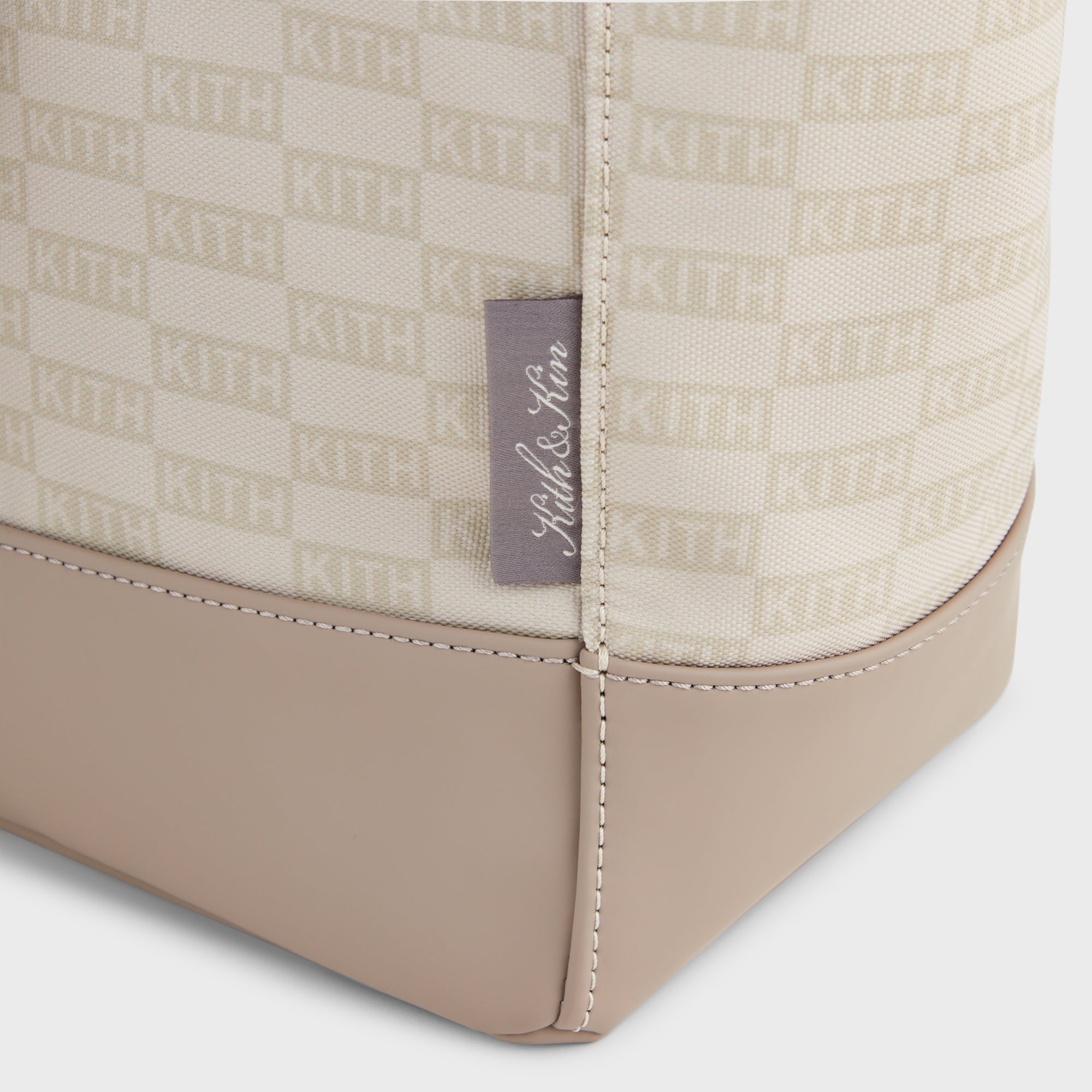 s*a様 Kith for Bugaboo Changing Bag マザーズバ Kith for Bugaboo Changing Bag - Tonal – Kith Japan
