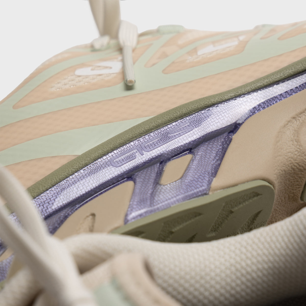 MM6 Maison Margiela × Salomon XT-MM6 -  Tapioca / Sea Foam / Violet Tulip